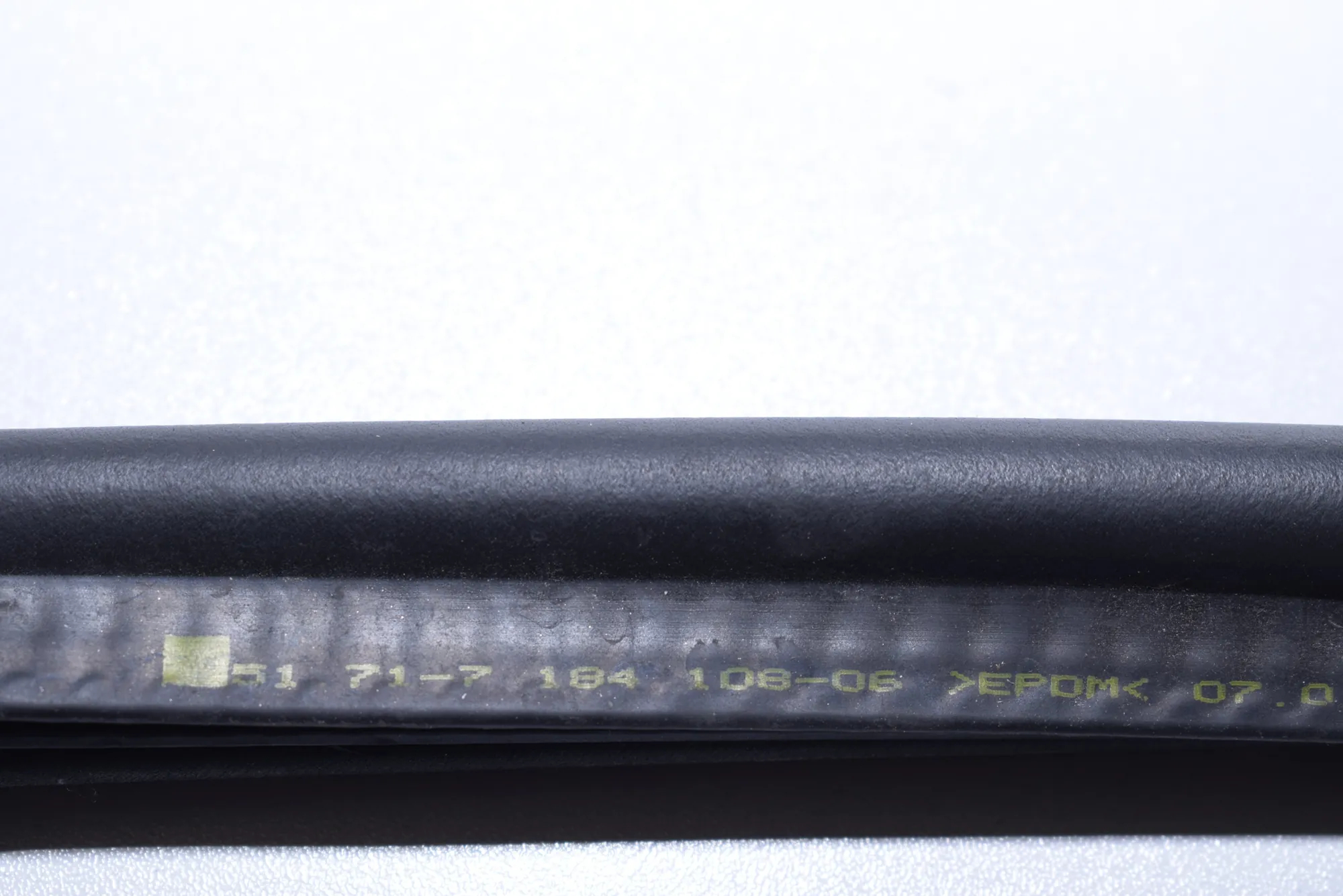Tailgate Rubber Seal – OEM 7187307 · BMW 7 (F01, F02) 730 d 2011 – 5