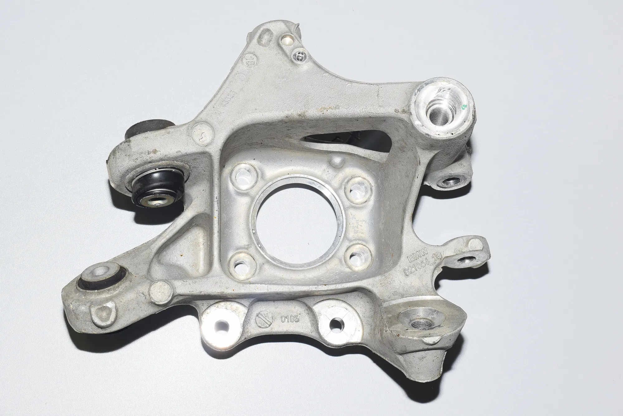 Rear Left Wheel Hub Spindle – OEM 6865661 · BMW 7 (G11, G12) BMW 7 (G11, G12) M 760 Li xDrive 2016 – 3