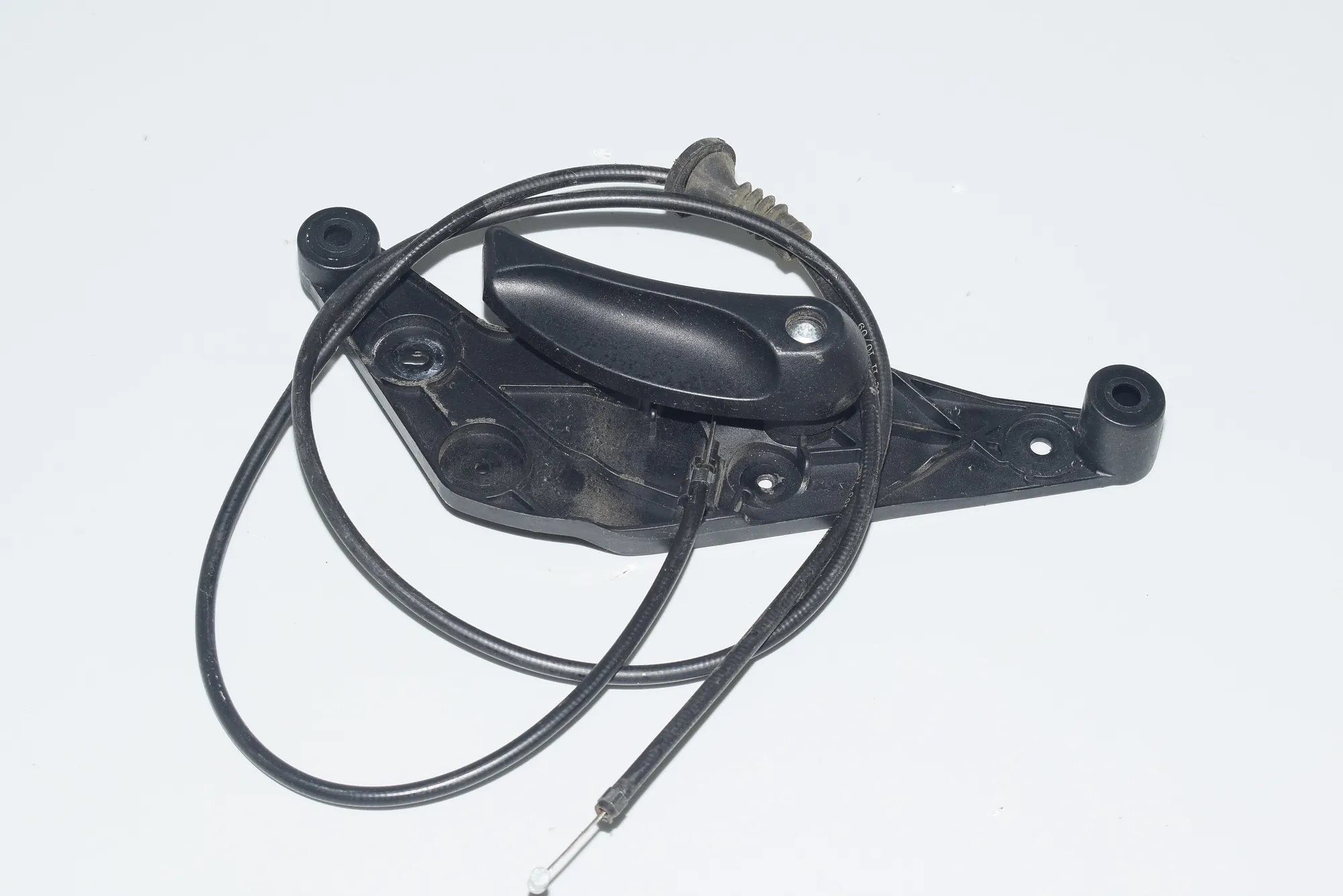 Bonnet Lock Cable – OEM 9114002 · BMW 7 (F01, F02) 730 d 2009 – 4