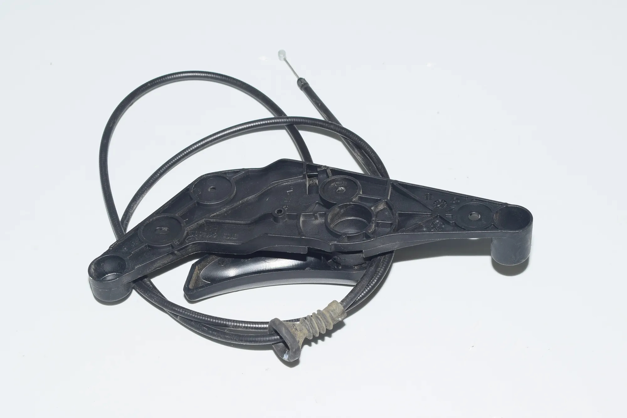Bonnet Lock Cable – OEM 9114002 · BMW 7 (F01, F02) 730 d 2009 – 2