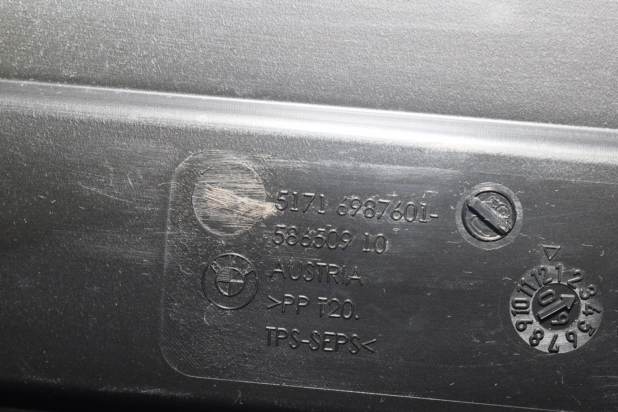 Other Body Parts – OEM 6987601 · BMW 7 (F01, F02) 730 d 2009 – 5