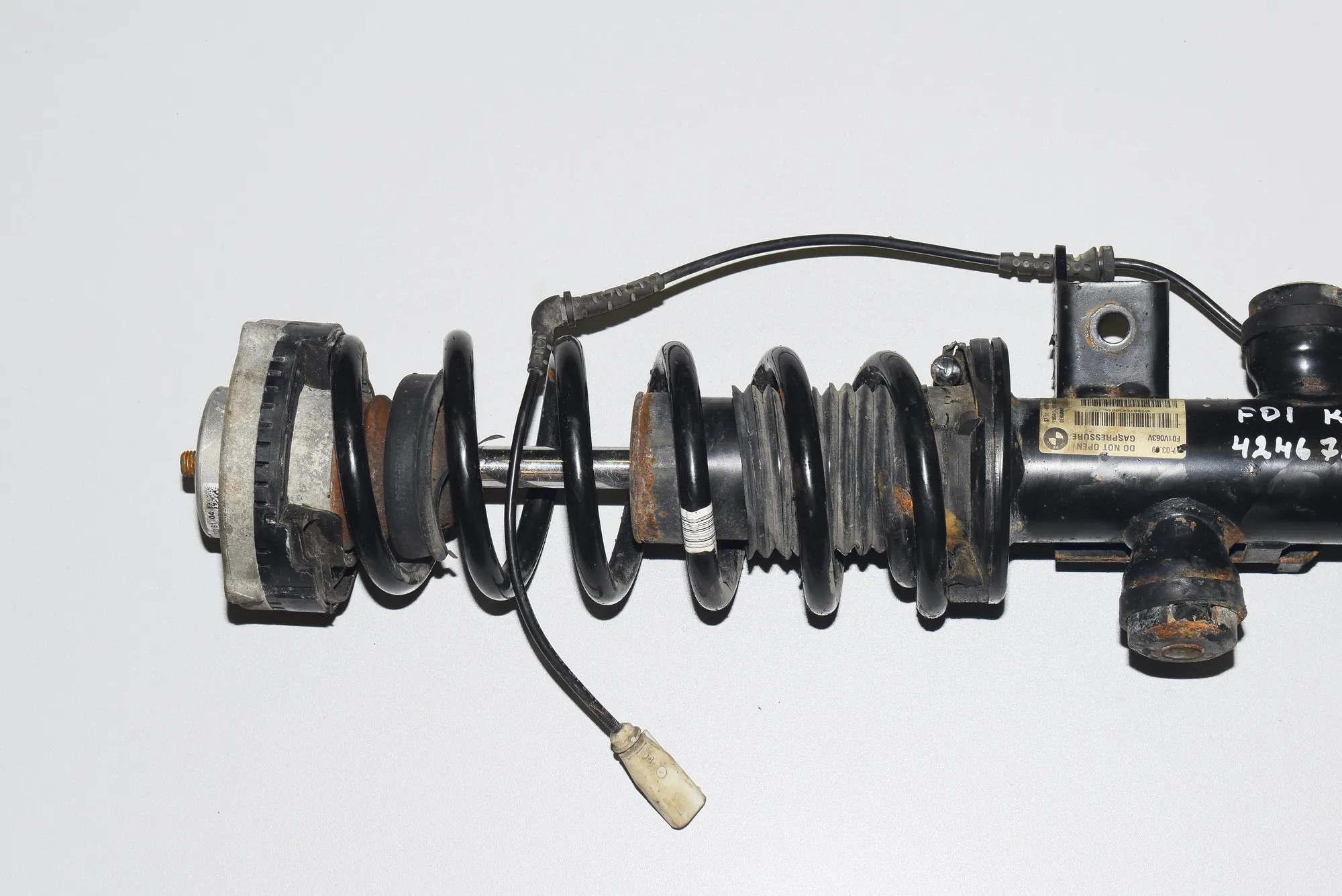 Front Left Shock Absorber – OEM 6791683 · BMW 7 (F01, F02) 730 d 2009 – 3