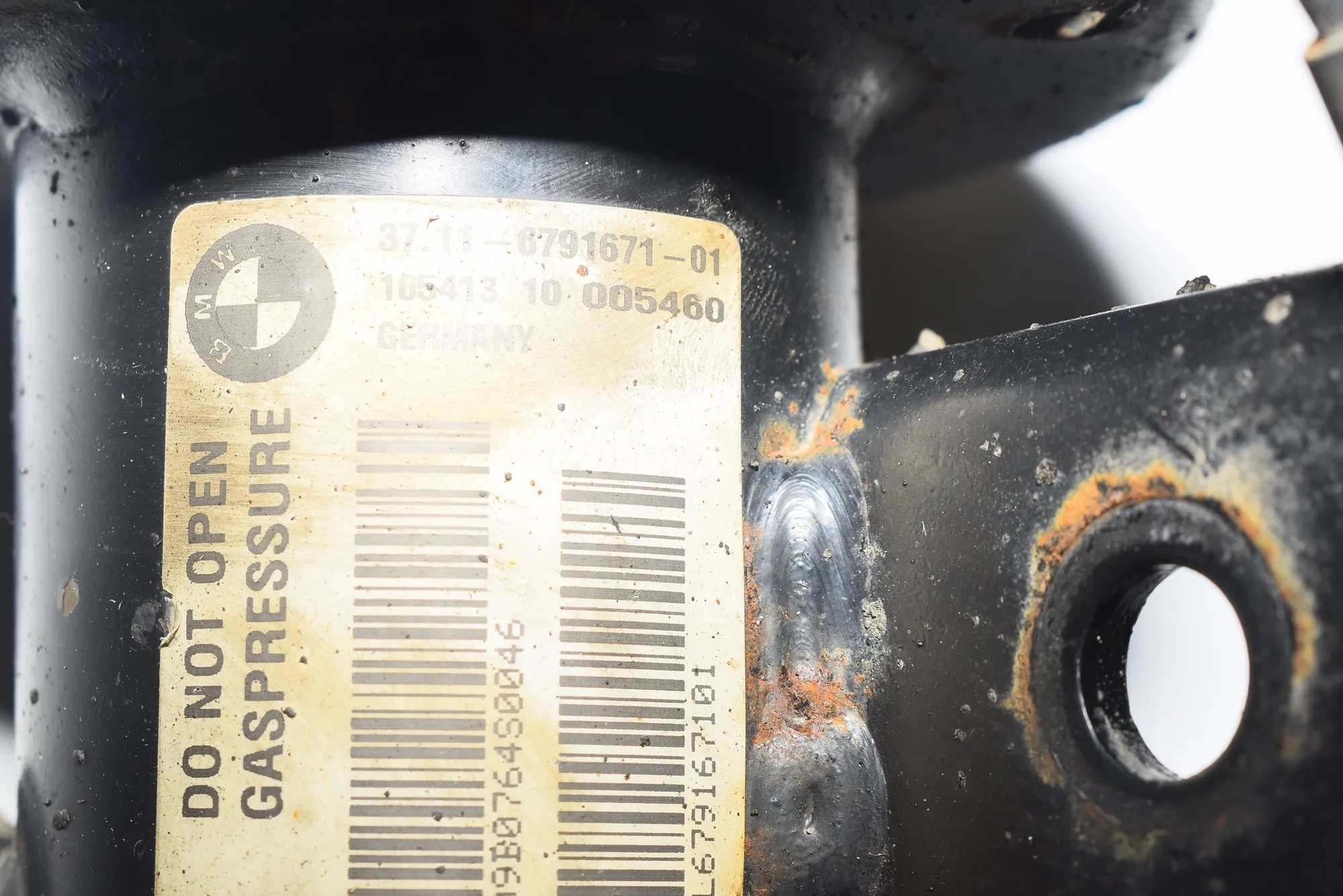 Front Left Shock Absorber – OEM 6791683 · BMW 7 (F01, F02) 730 d 2009 – 6