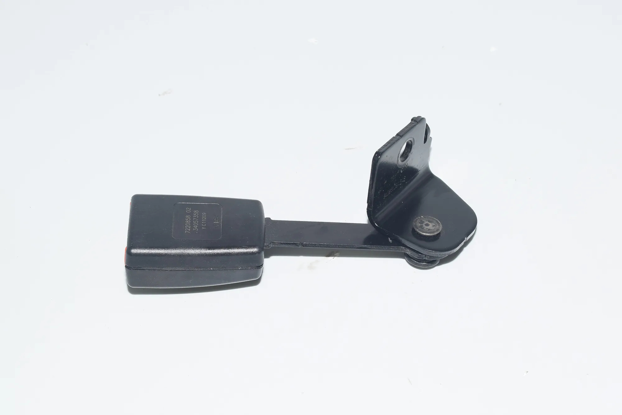 Rear Left Seat Buckle – OEM 7220858 · BMW 7 (F01, F02) 730 d 2009 – 2