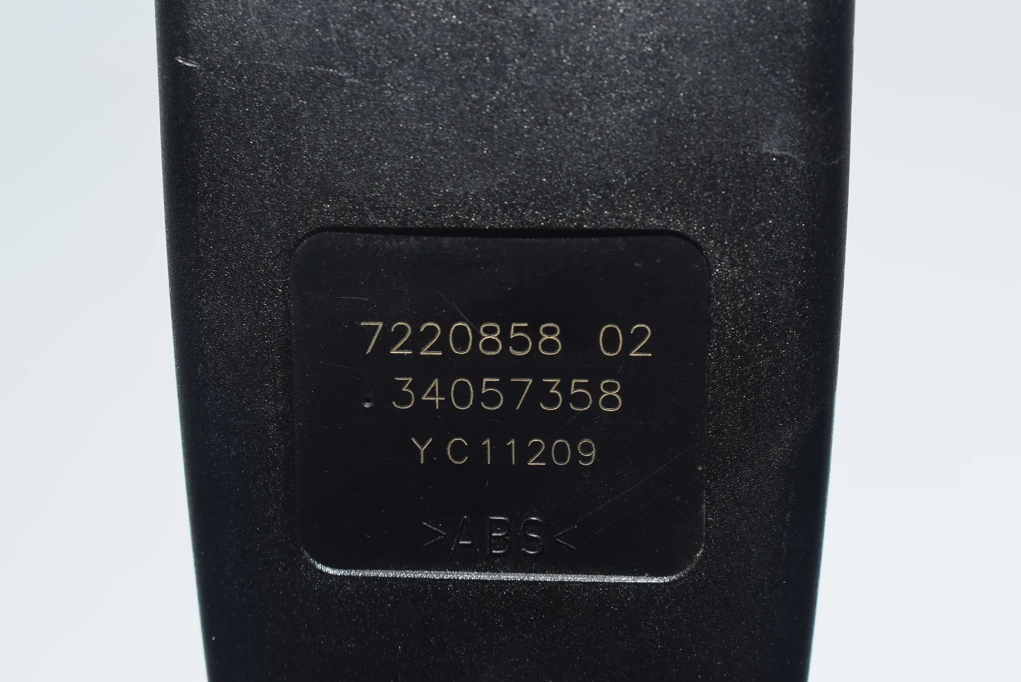 Rear Left Seat Buckle – OEM 7220858 · BMW 7 (F01, F02) 730 d 2009 – 5