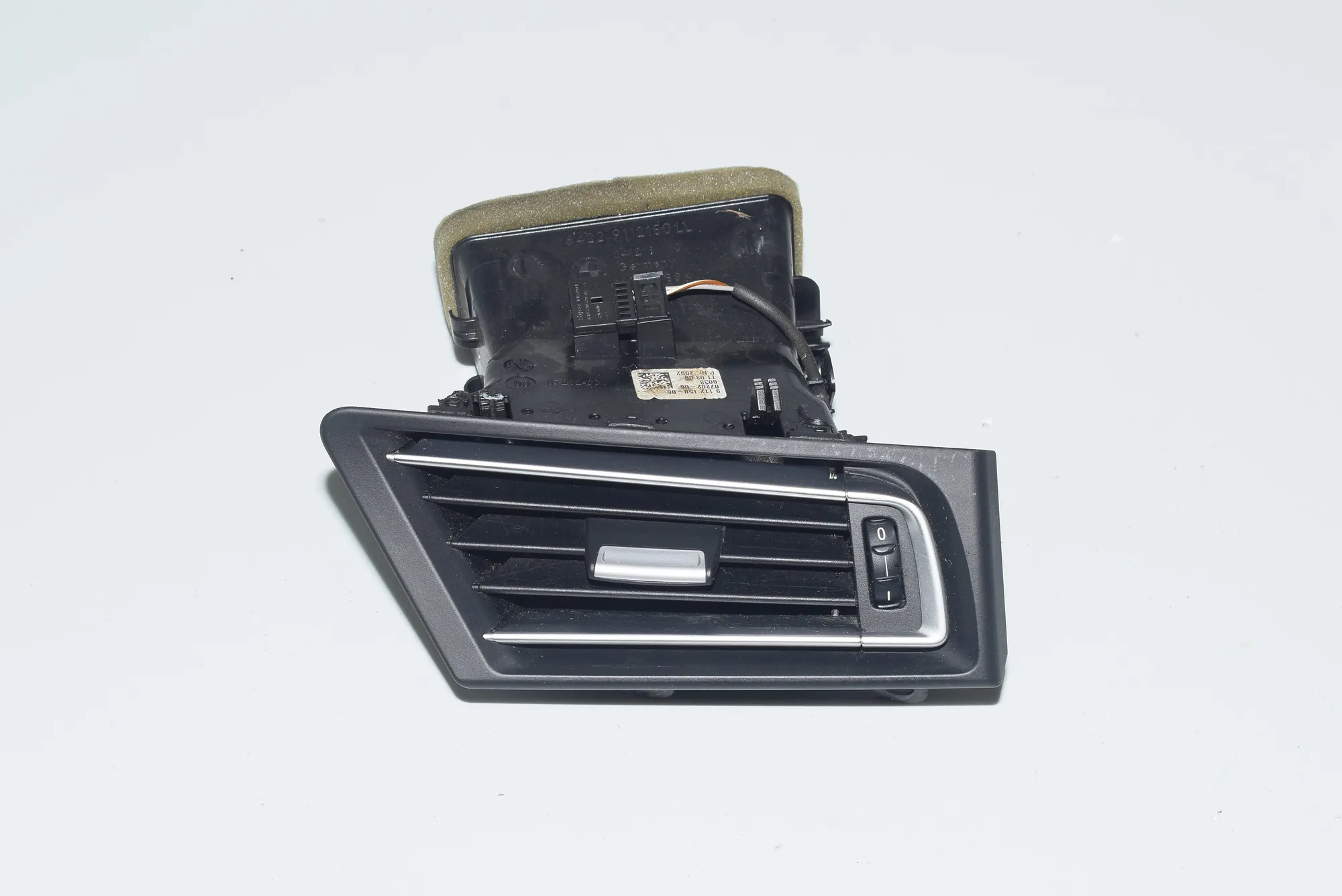 Dashboard Air Vents – OEM 9112150 · BMW 7 (F01, F02) 730 d 2009 – 3