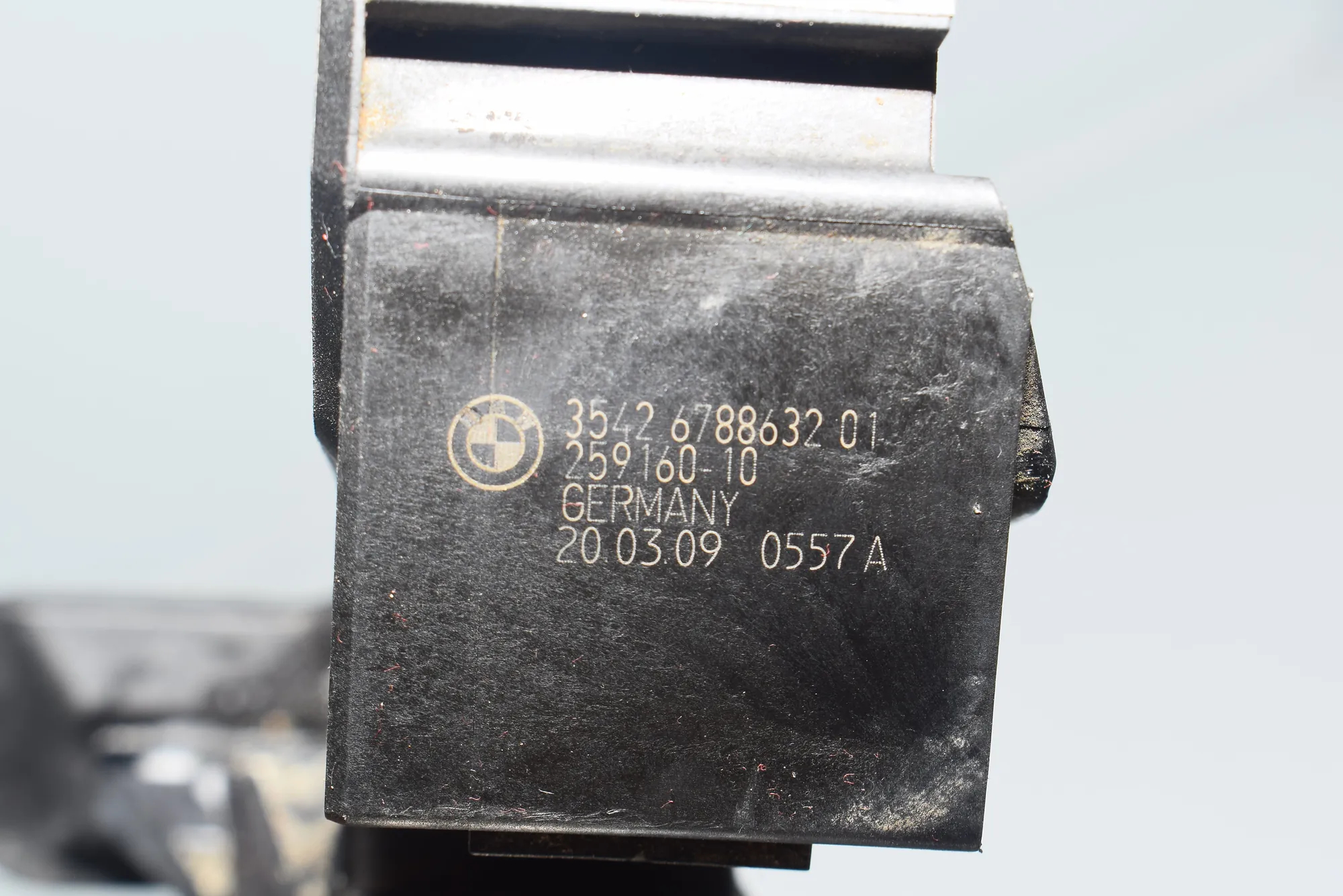 Throttle Pedal – OEM 6788632 · BMW 7 (F01, F02) 730 d 2009 – 5