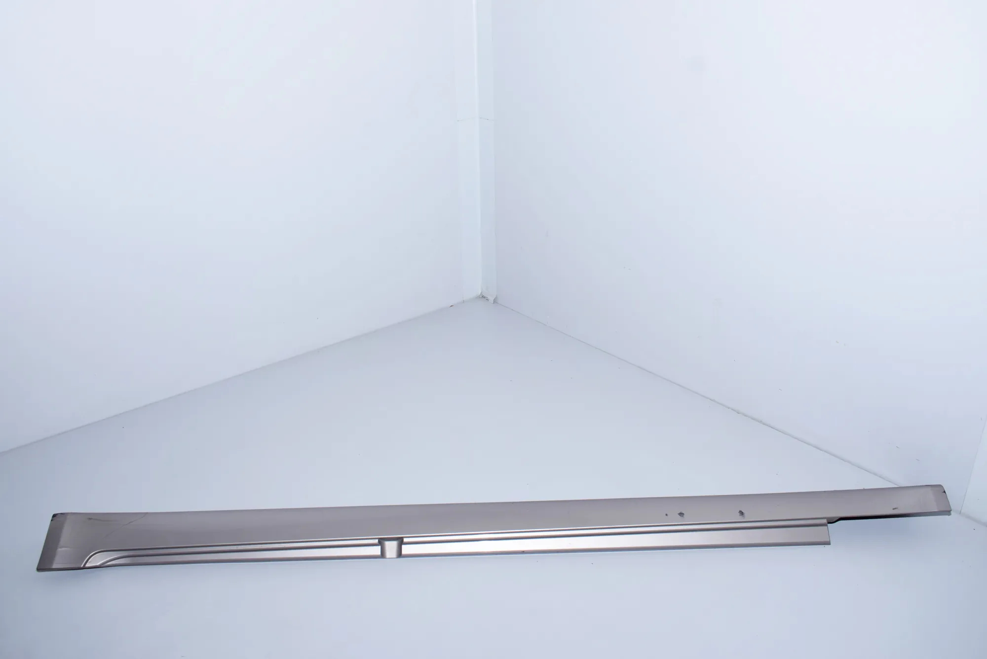 Left Side Plastic Sideskirt Cover – OEM 7207003 · BMW 7 (F01, F02) 730 d 2009