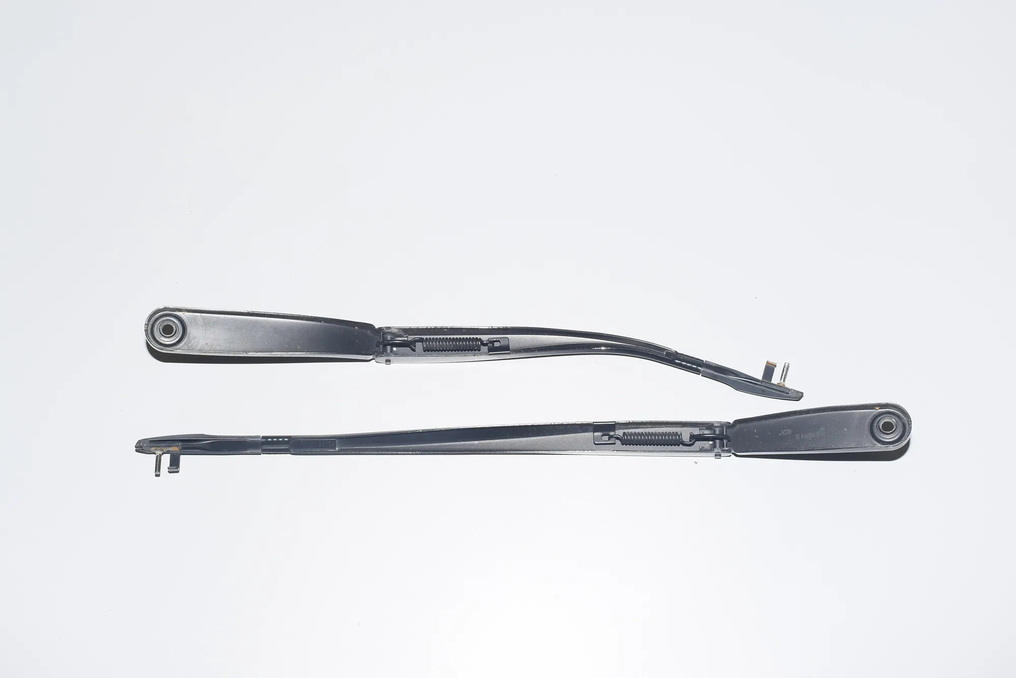 Front Wiper Arms – OEM 7182459 · BMW 7 (F01, F02) 730 d 2009 – 2