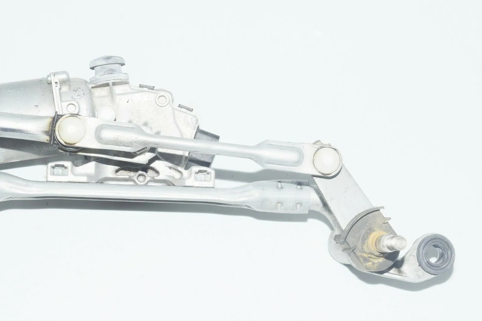 Front Windshield Wiper Mechanism – OEM 7292653 · BMW X5 (F15, F85) BMW X5 (F15, F85) 2014 – 2