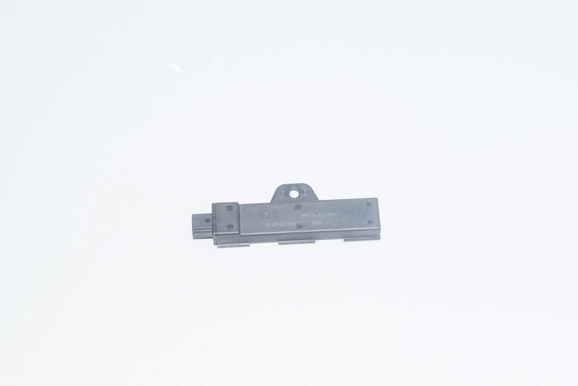 Antenna – OEM 9220832 · BMW 1 (F20) BMW 1 (F20) 2015