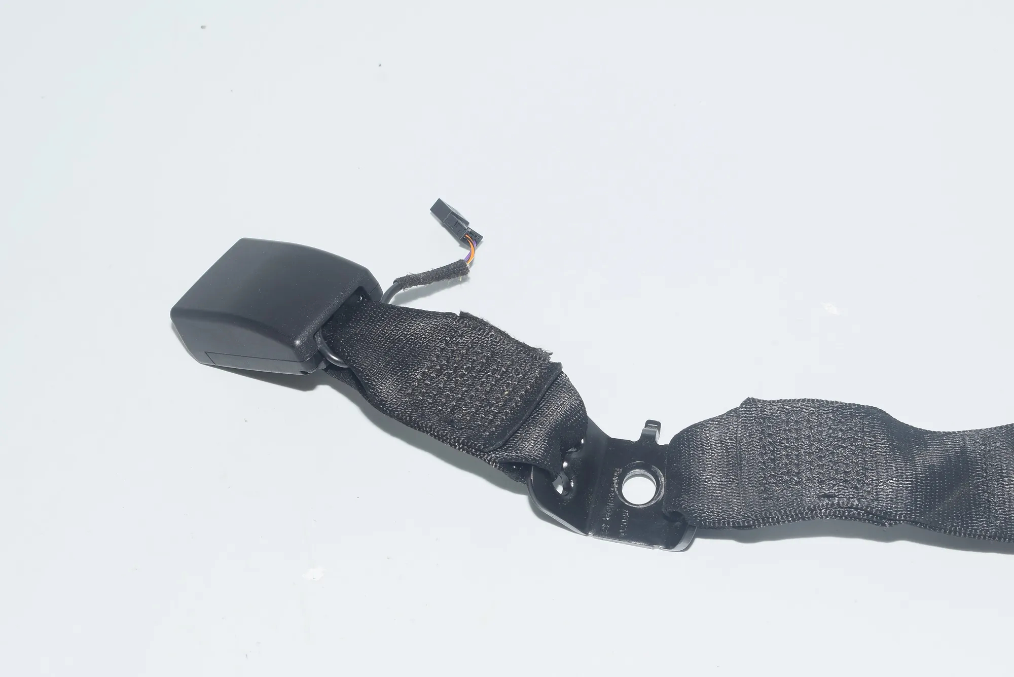Rear Middle Seat Buckle – OEM 7355471 · BMW 1 (F20) BMW 1 (F20) 2015 – 2