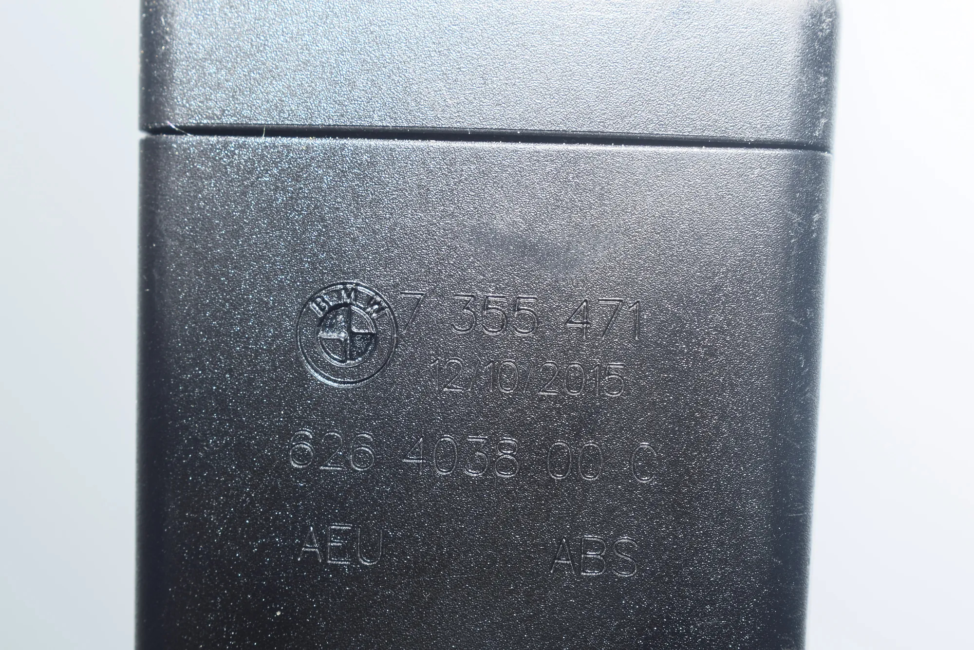 Rear Middle Seat Buckle – OEM 7355471 · BMW 1 (F20) BMW 1 (F20) 2015 – 5