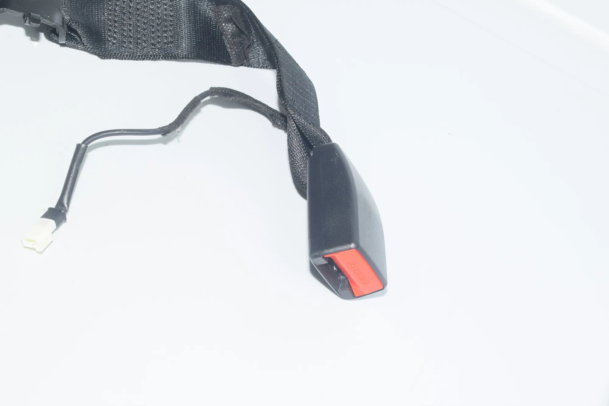 Rear Middle Seat Buckle – OEM 7355471 · BMW 1 (F20) BMW 1 (F20) 2015 – 4