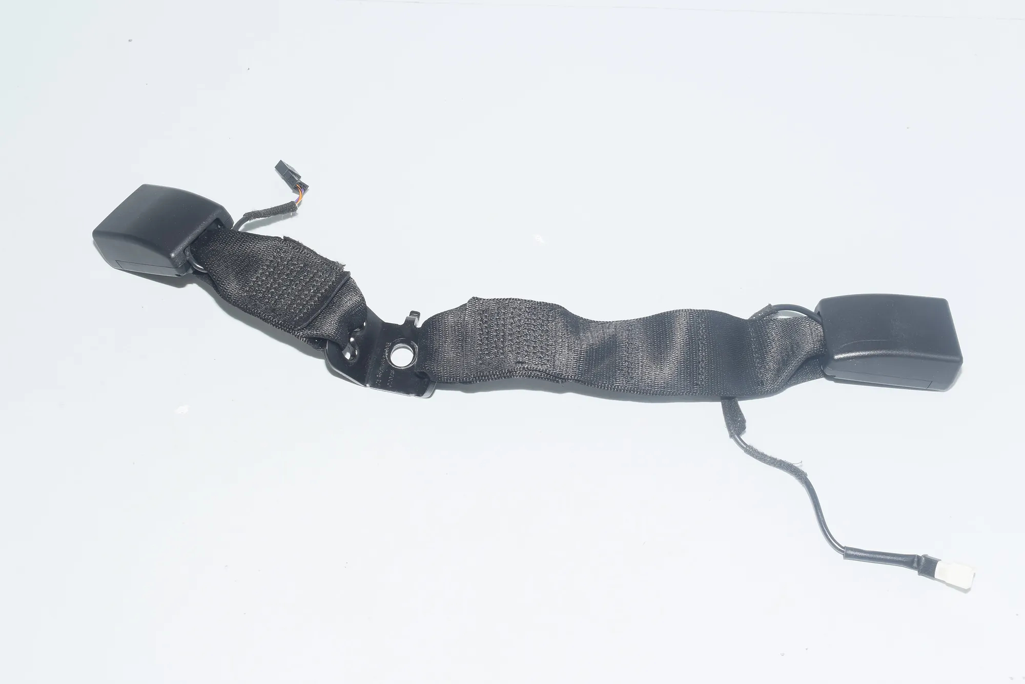 Rear Middle Seat Buckle – OEM 7355471 · BMW 1 (F20) BMW 1 (F20) 2015 – 6