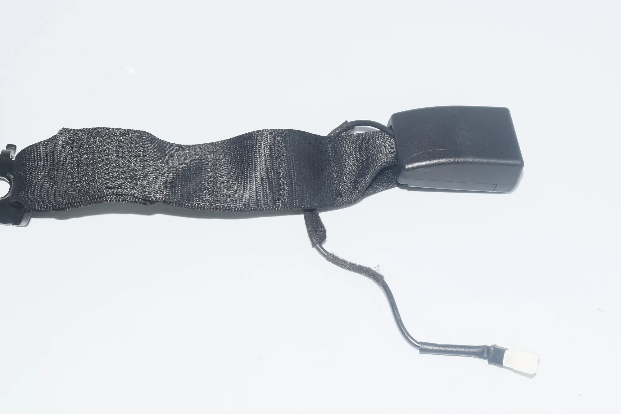 Rear Middle Seat Buckle – OEM 7355471 · BMW 1 (F20) BMW 1 (F20) 2015