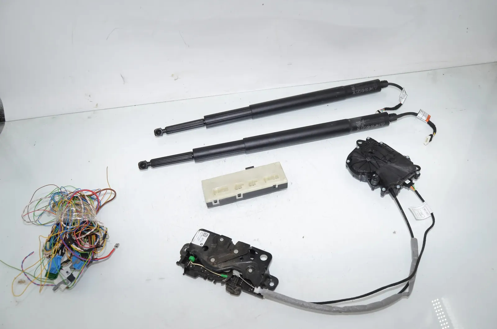 Electric Tailgate Opening Kit – OEM 7430626 · BMW 3 Touring (G21) (2019 - -) 320 d 2024