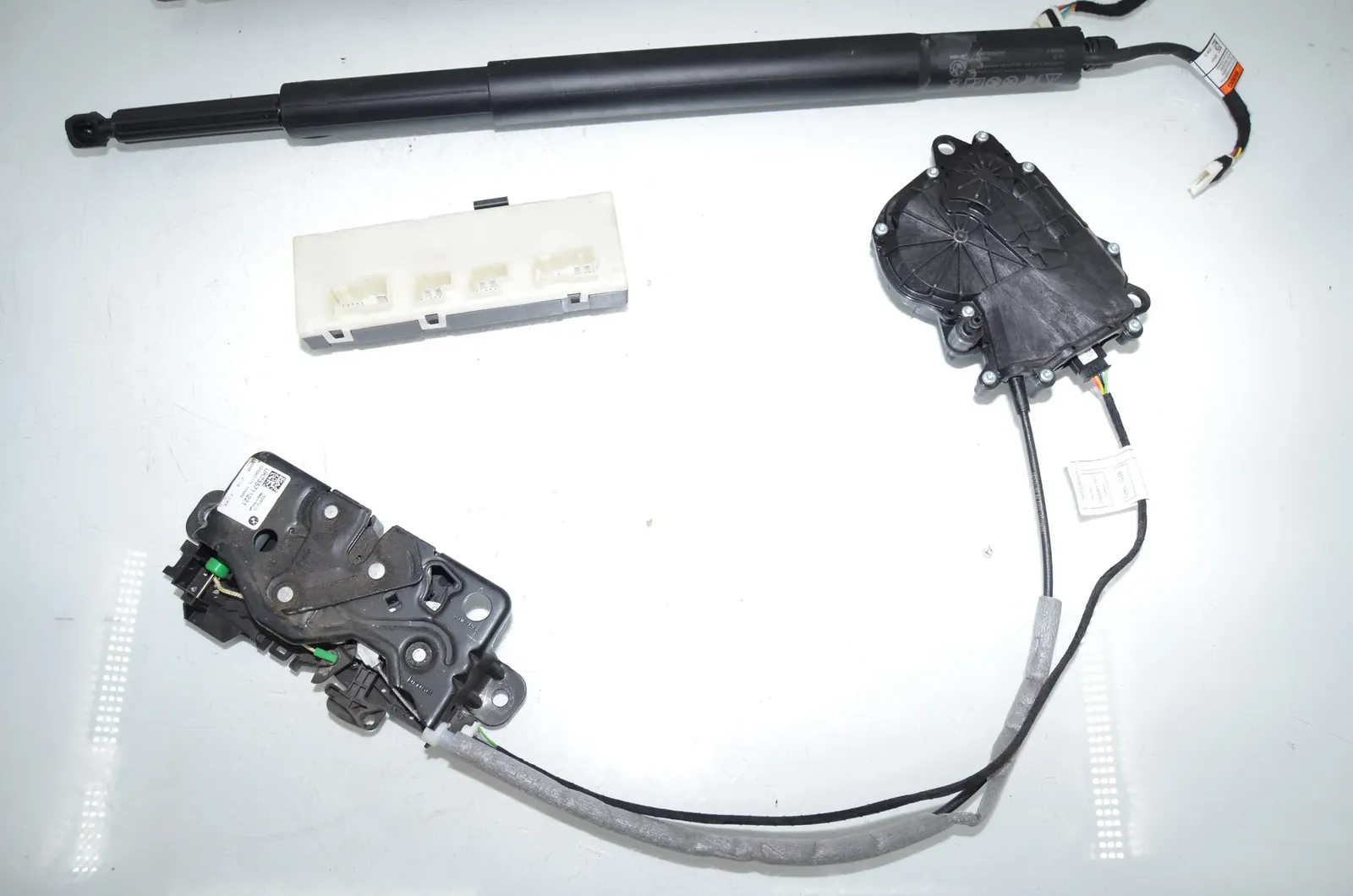 Electric Tailgate Opening Kit – OEM 7430626 · BMW 3 Touring (G21) (2019 - -) 320 d 2024 – 4