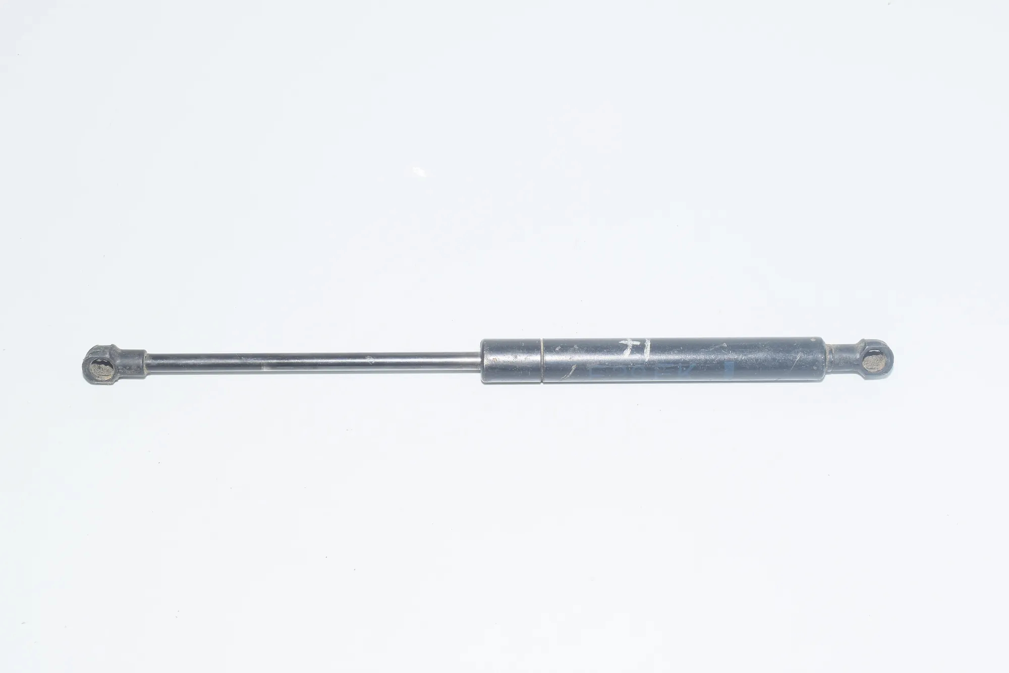 Front Left Bonnet Strut – OEM 8174866 · BMW 5 (E39) BMW 5 (E39) 2000