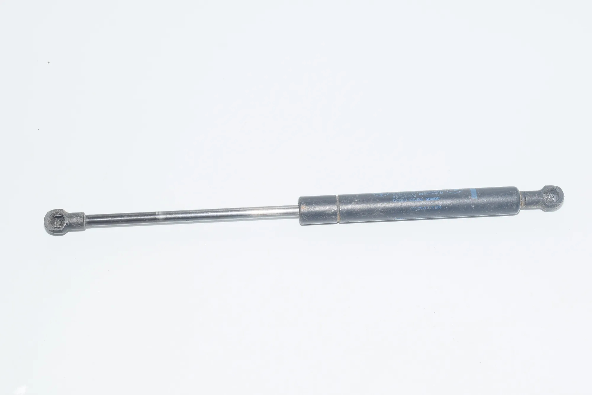 Front Left Bonnet Strut – OEM 8174866 · BMW 5 (E39) BMW 5 (E39) 2000