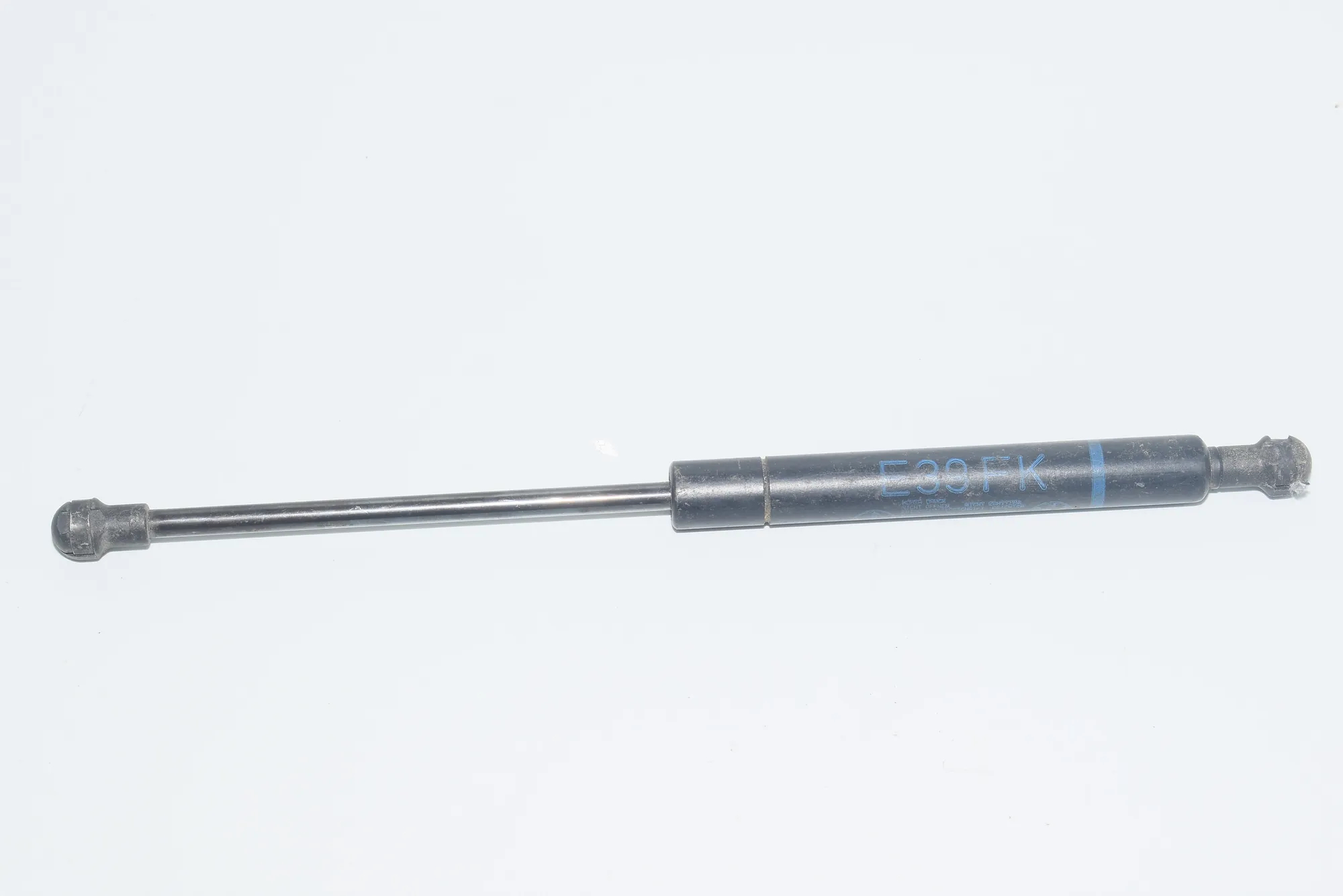 Front Left Bonnet Strut – OEM 8174866 · BMW 5 (E39) BMW 5 (E39) 2000 – 4