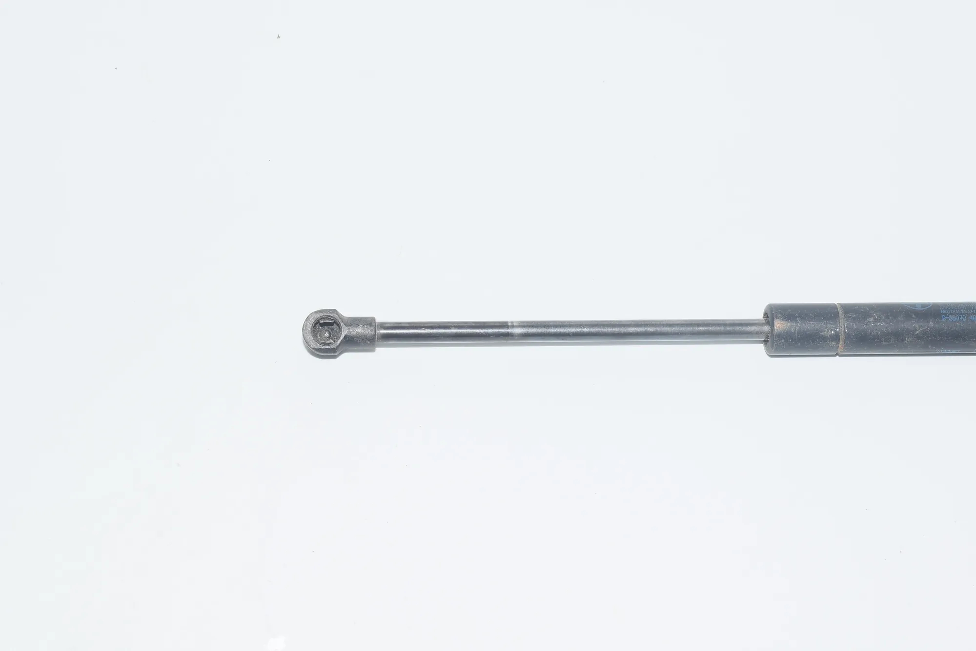 Front Left Bonnet Strut – OEM 8174866 · BMW 5 (E39) BMW 5 (E39) 2000 – 3