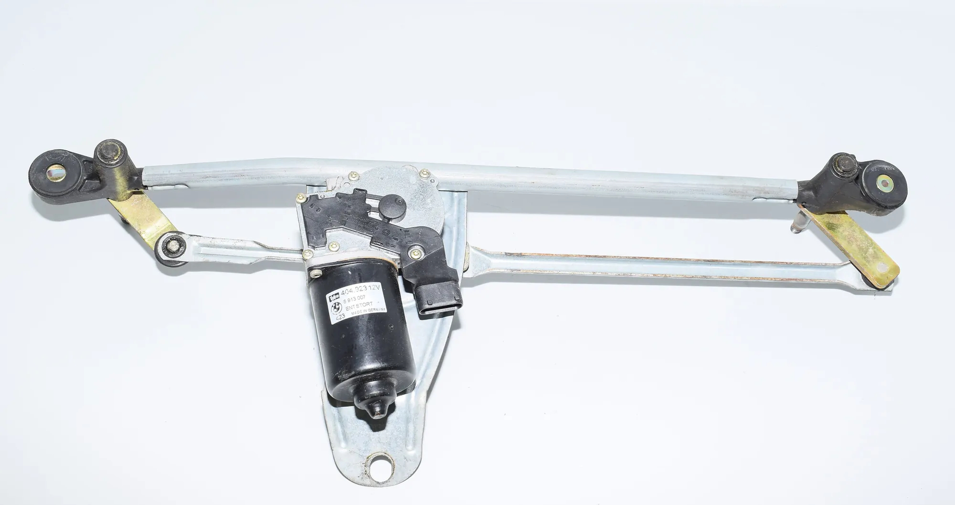 Front Windshield Wiper Mechanism – OEM 6913077 · BMW X5 X5 (E53) (2000 - 2007) 3.0 d (2003 - 2006, 3.0 L, 160 kW) 2004 – 2