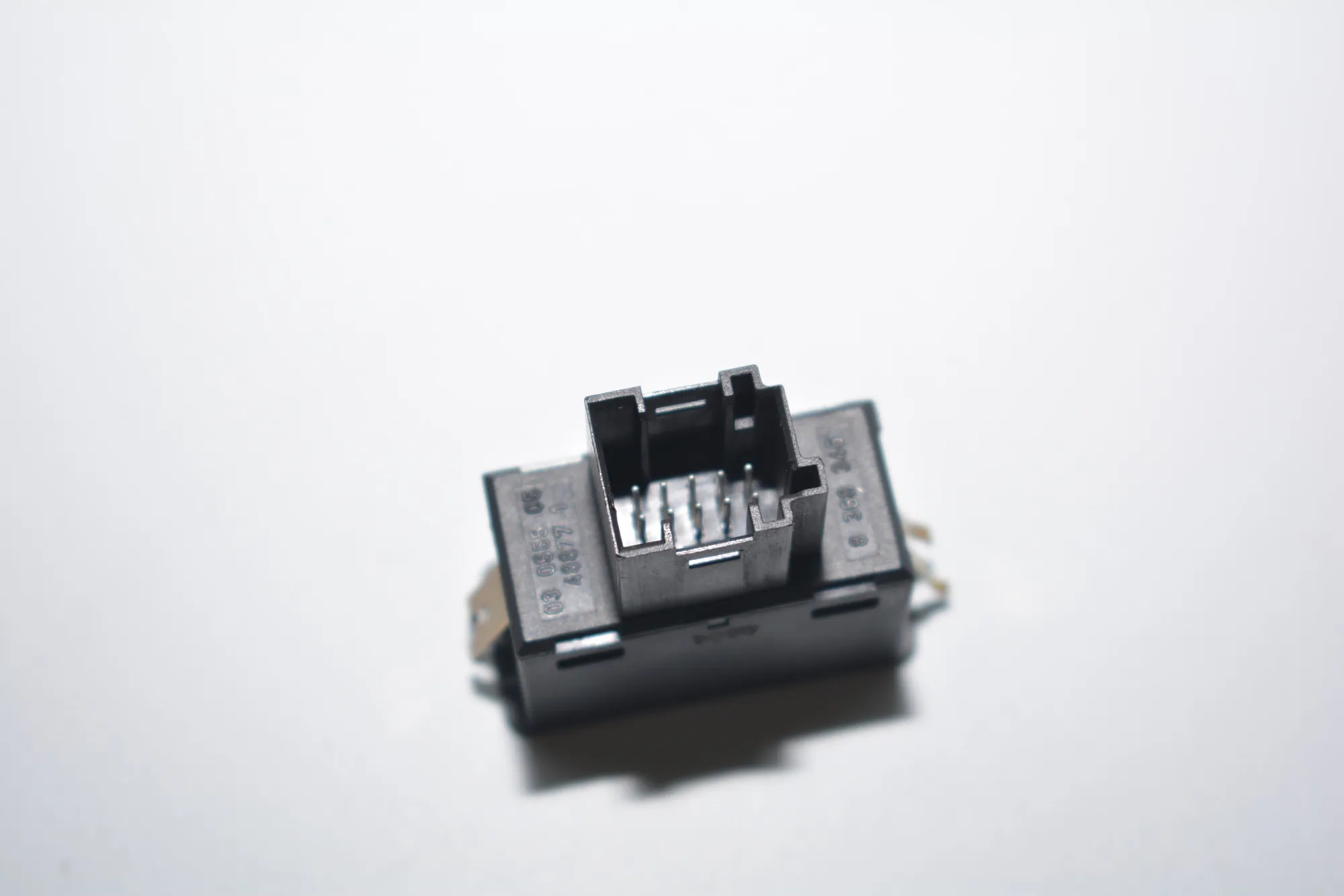 USB/AUX-In Socket Port – OEM 8368346 · BMW X5 (E53) 3.0 d 2004 – 3
