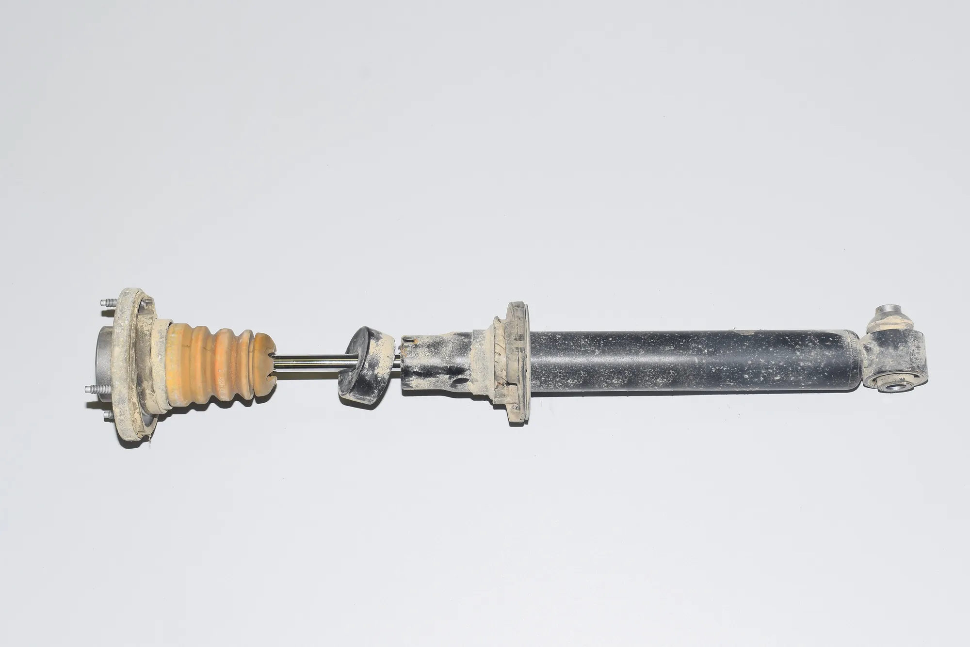 Rear Right Shock Absorber – OEM 6789379 · BMW 5 (F10) BMW 5 (F10) 530 d xDrive 2016 – 6