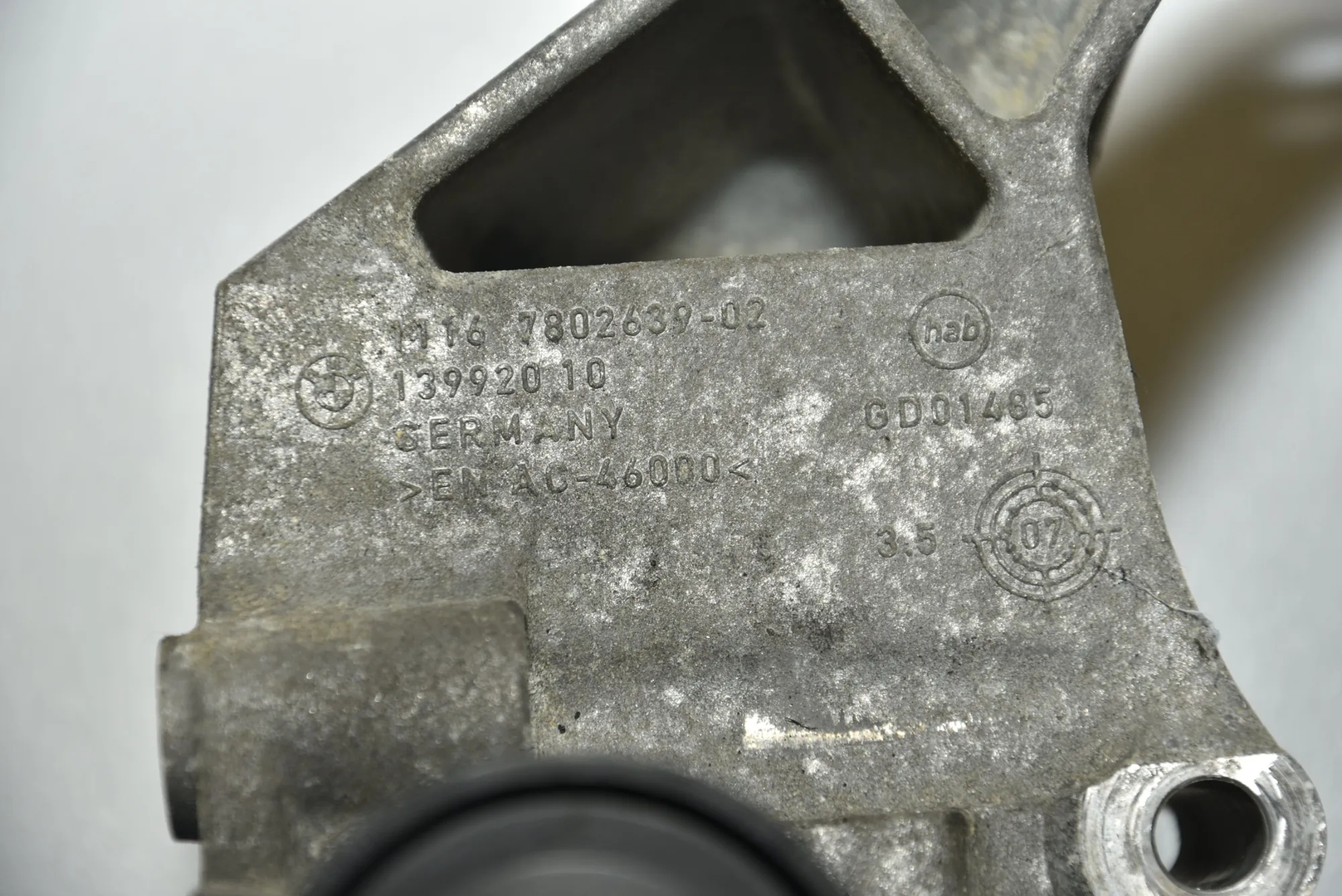 Left Side Engine Bracket – OEM 7802639 · BMW 1 1 (E87) (2003 - 2013) 118 d (2007 - 2011, 2.0 L, 105 kW) 2008 – 4