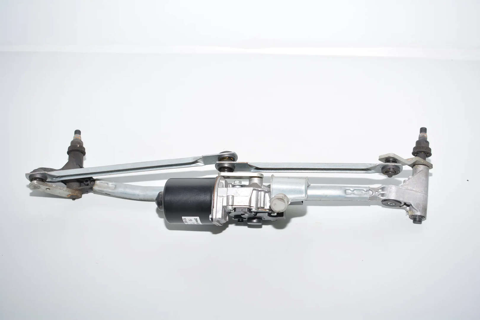Front Windshield Wiper Mechanism – OEM 7193037 · BMW 1 1 (E87) (2003 - 2013) 118 d (2007 - 2011, 2.0 L, 105 kW) 2008