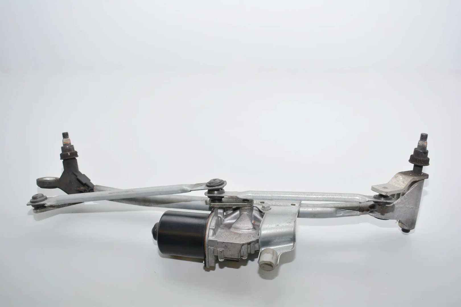 Front Windshield Wiper Mechanism – OEM 7193037 · BMW 1 1 (E87) (2003 - 2013) 118 d (2007 - 2011, 2.0 L, 105 kW) 2008 – 3