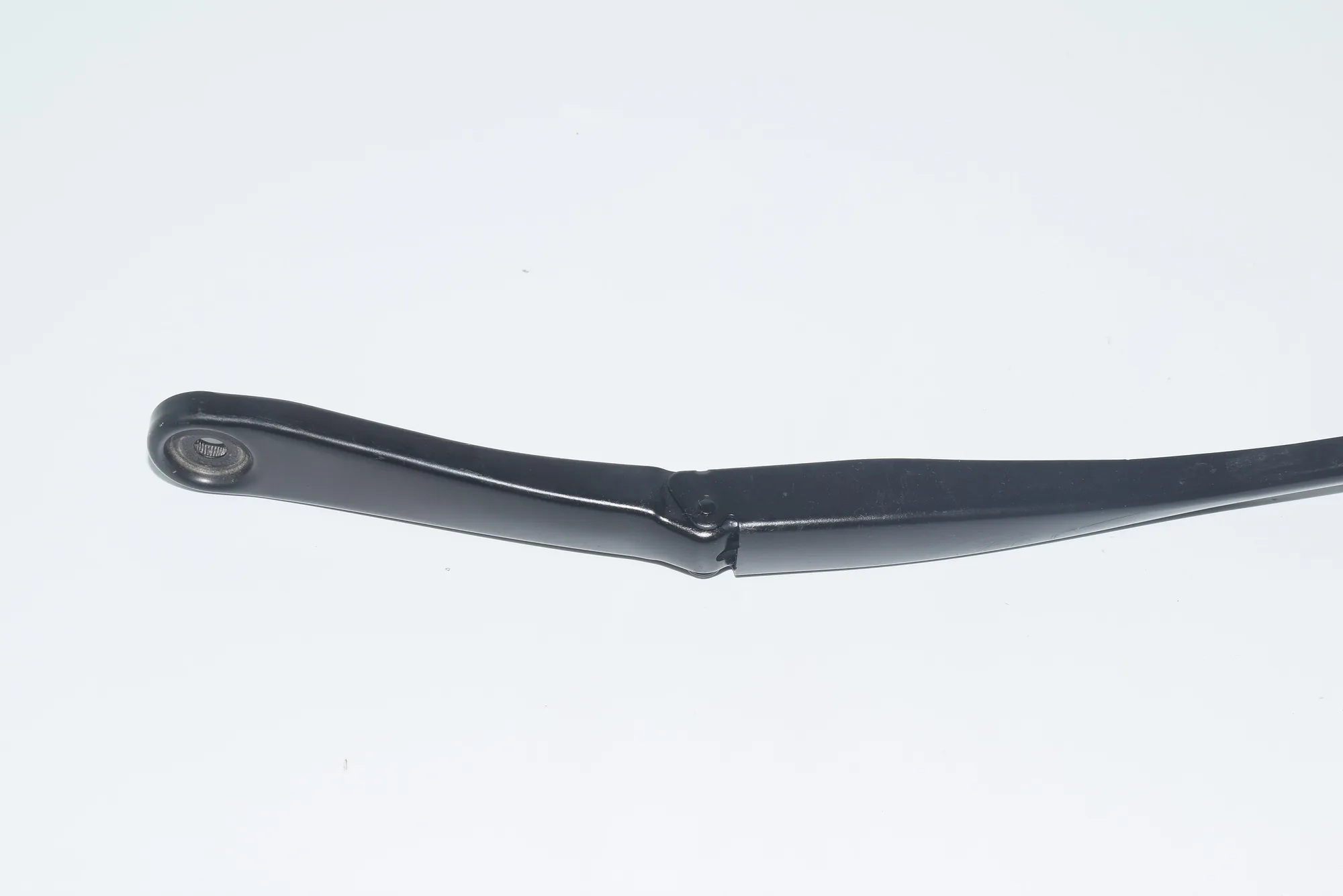 Front Wiper Arms – OEM 7357307 · BMW 7 (G11, G12) BMW 7 (G11, G12) 2015 – 8