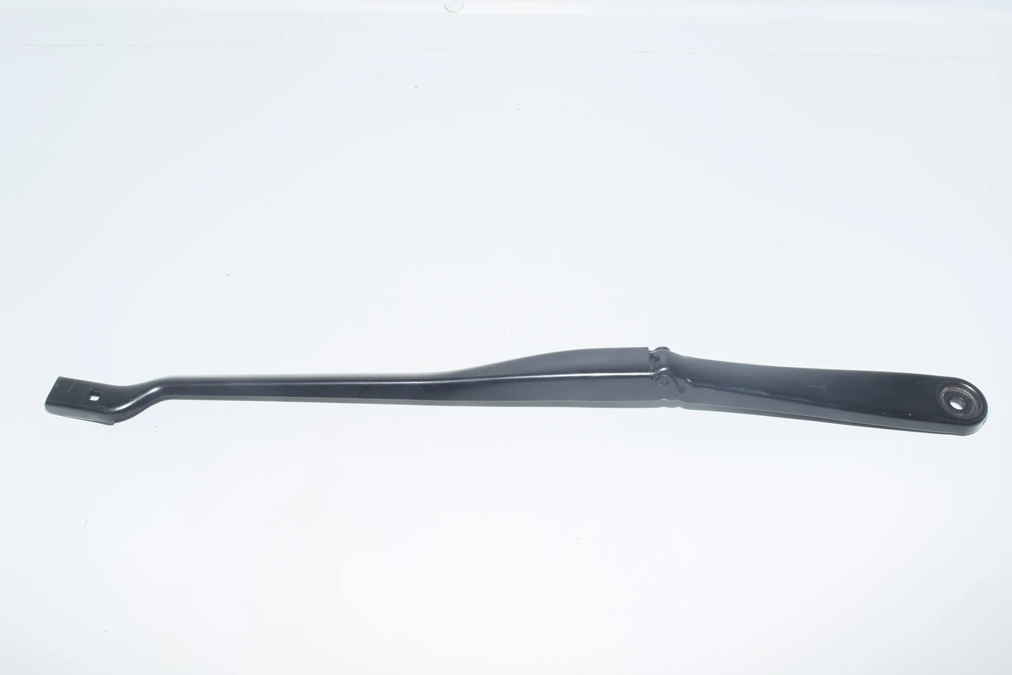 Front Wiper Arms – OEM 7357307 · BMW 7 (G11, G12) BMW 7 (G11, G12) 2015 – 3