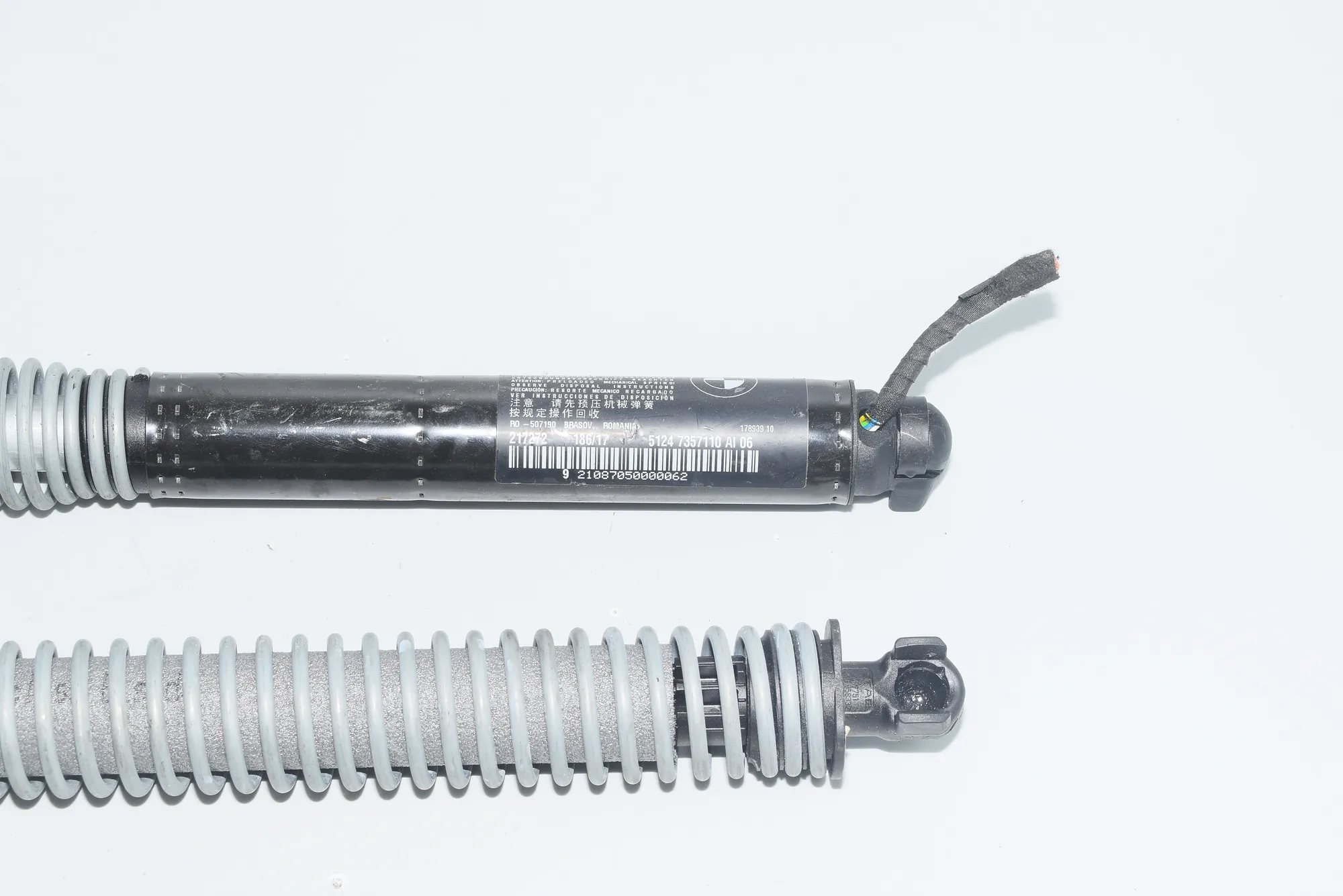 Right Side Tailgate Gas Strut – OEM 7357110 · BMW 7 (G11, G12) BMW 7 (G11, G12) M 760 Li xDrive 2016 – 4