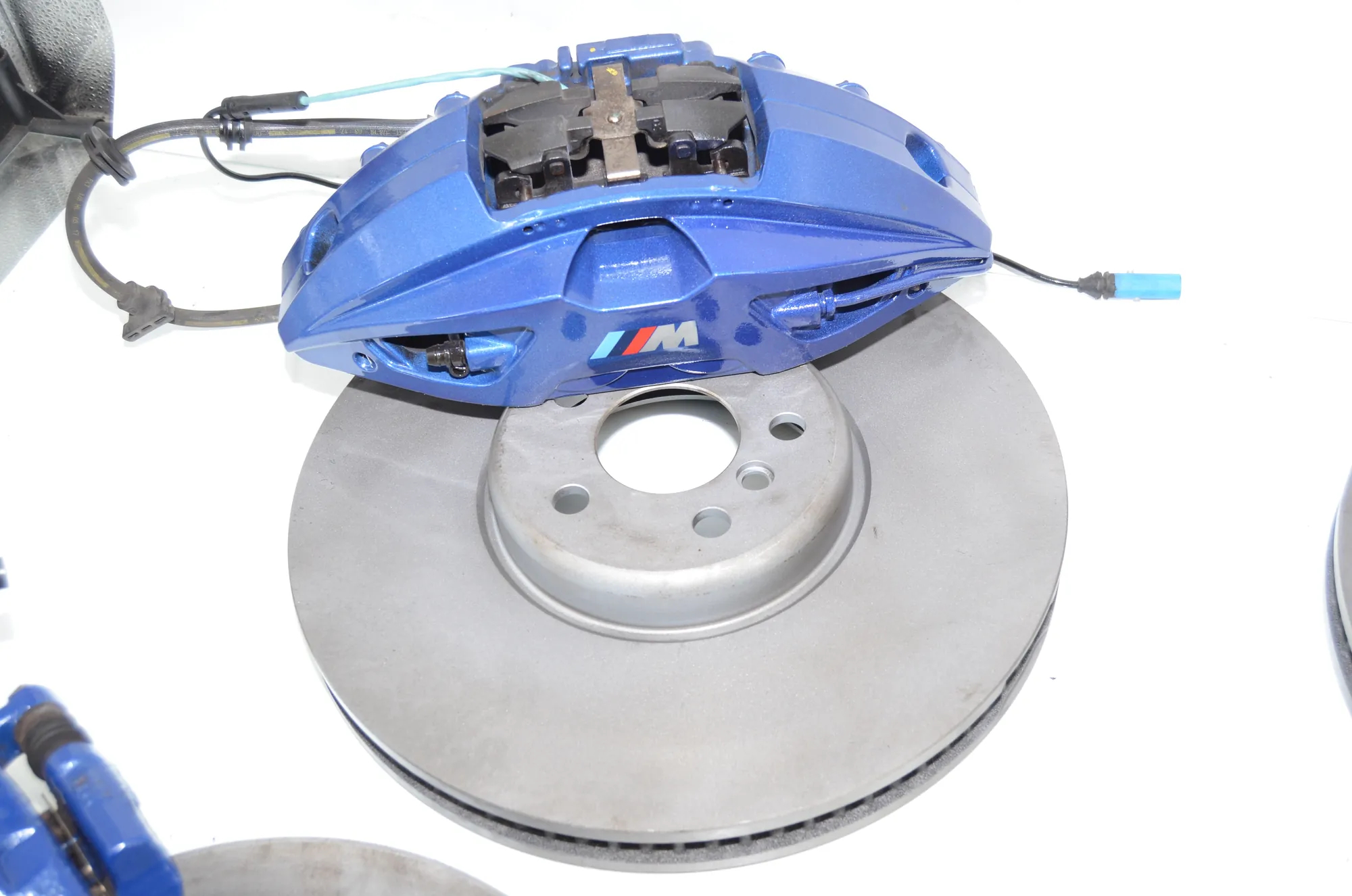 Brake Calipers And Disc Kit – OEM 6891303 · BMW 5 (G30) (2016 - -) 540 i 2017 – 3