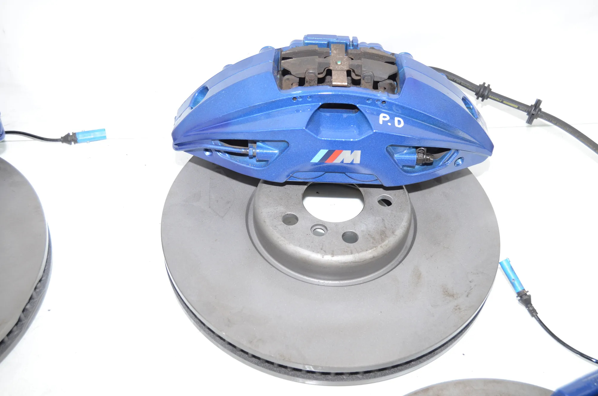 Brake Calipers And Disc Kit – OEM 6891303 · BMW 5 (G30) (2016 - -) 540 i 2017 – 2