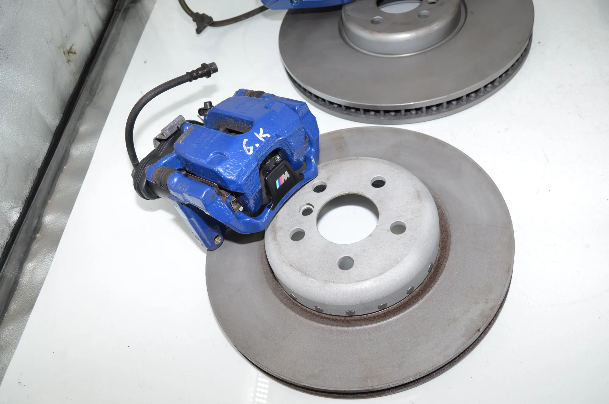 Brake Calipers And Disc Kit – OEM 6891303 · BMW 5 (G30) (2016 - -) 540 i 2017 – 4