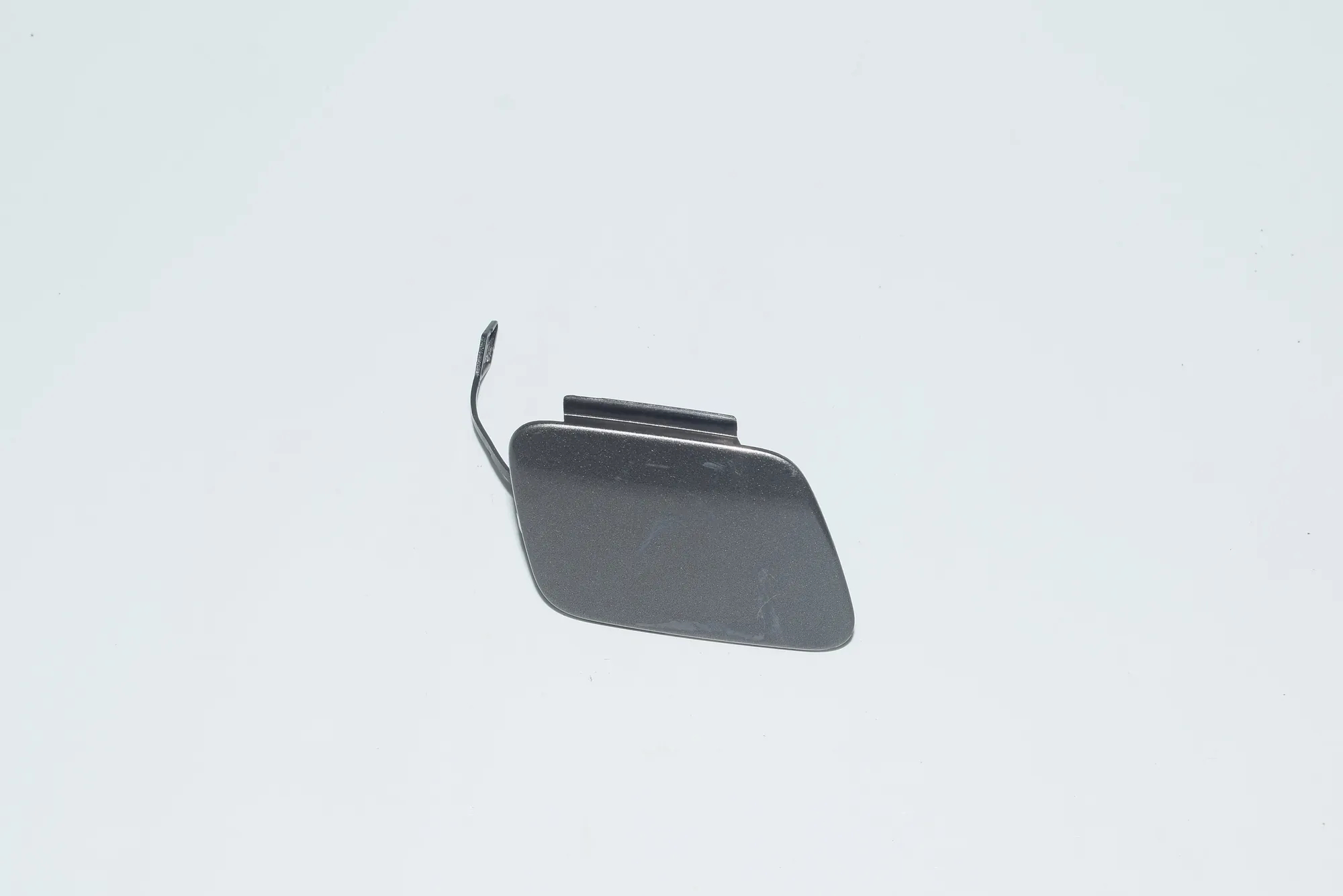 Front Bumper Tow Eye Cover – OEM 7410011 · BMW 7 (G11, G12) BMW 7 (G11, G12) 2015 – 6