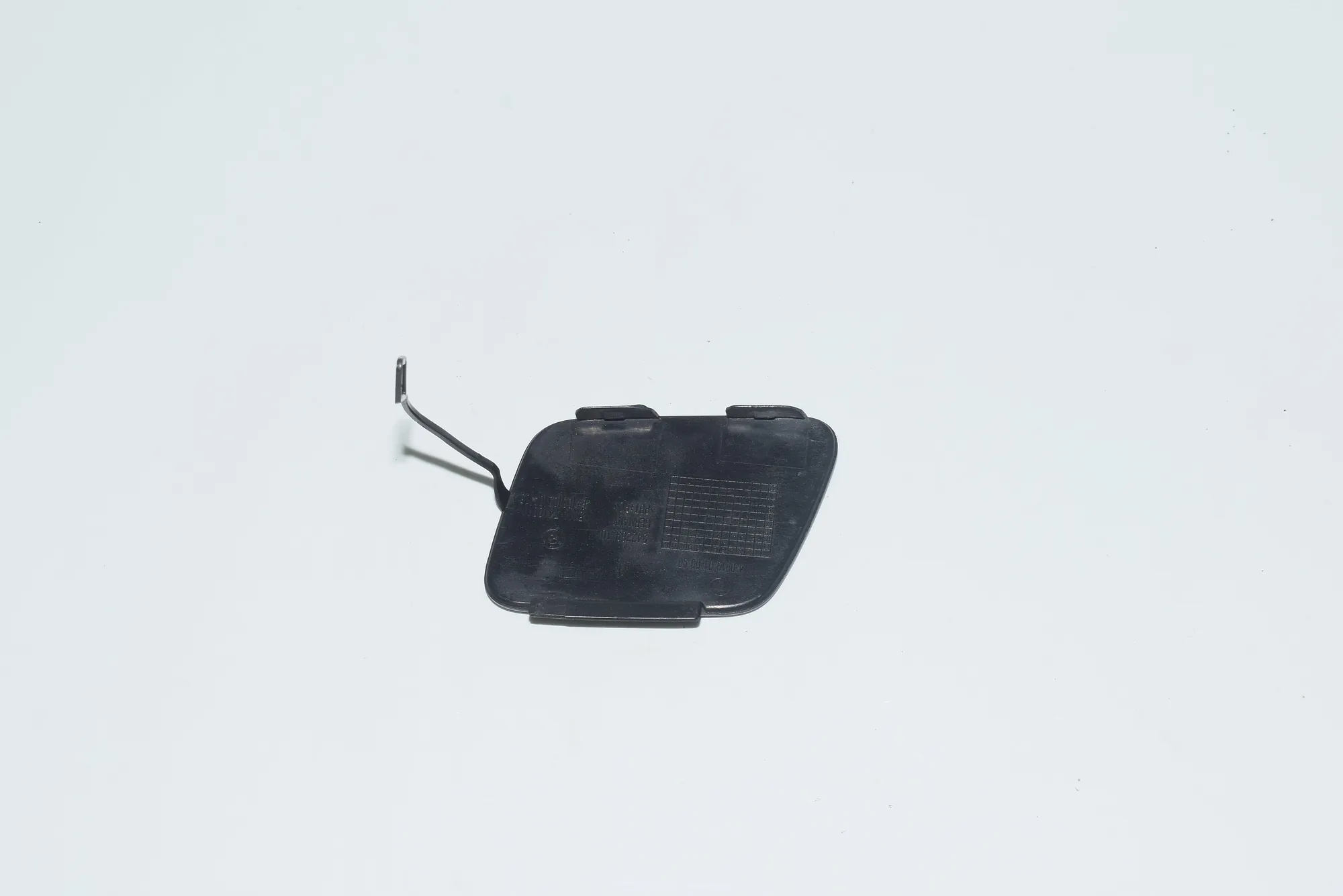Front Bumper Tow Eye Cover – OEM 7410011 · BMW 7 (G11, G12) BMW 7 (G11, G12) 2015 – 2
