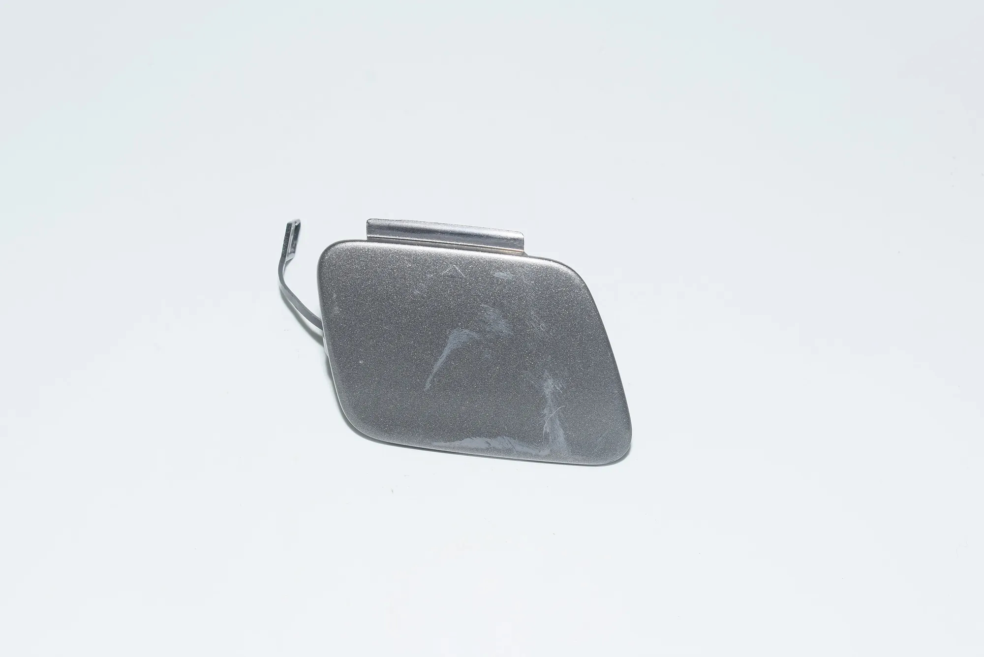 Front Bumper Tow Eye Cover – OEM 7410011 · BMW 7 (G11, G12) BMW 7 (G11, G12) 2015