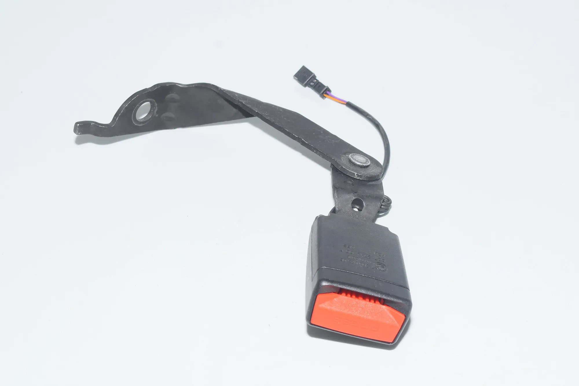 Rear Left Seat Buckle – OEM 7356623 · BMW 7 (G11, G12) BMW 7 (G11, G12) 2015 – 2