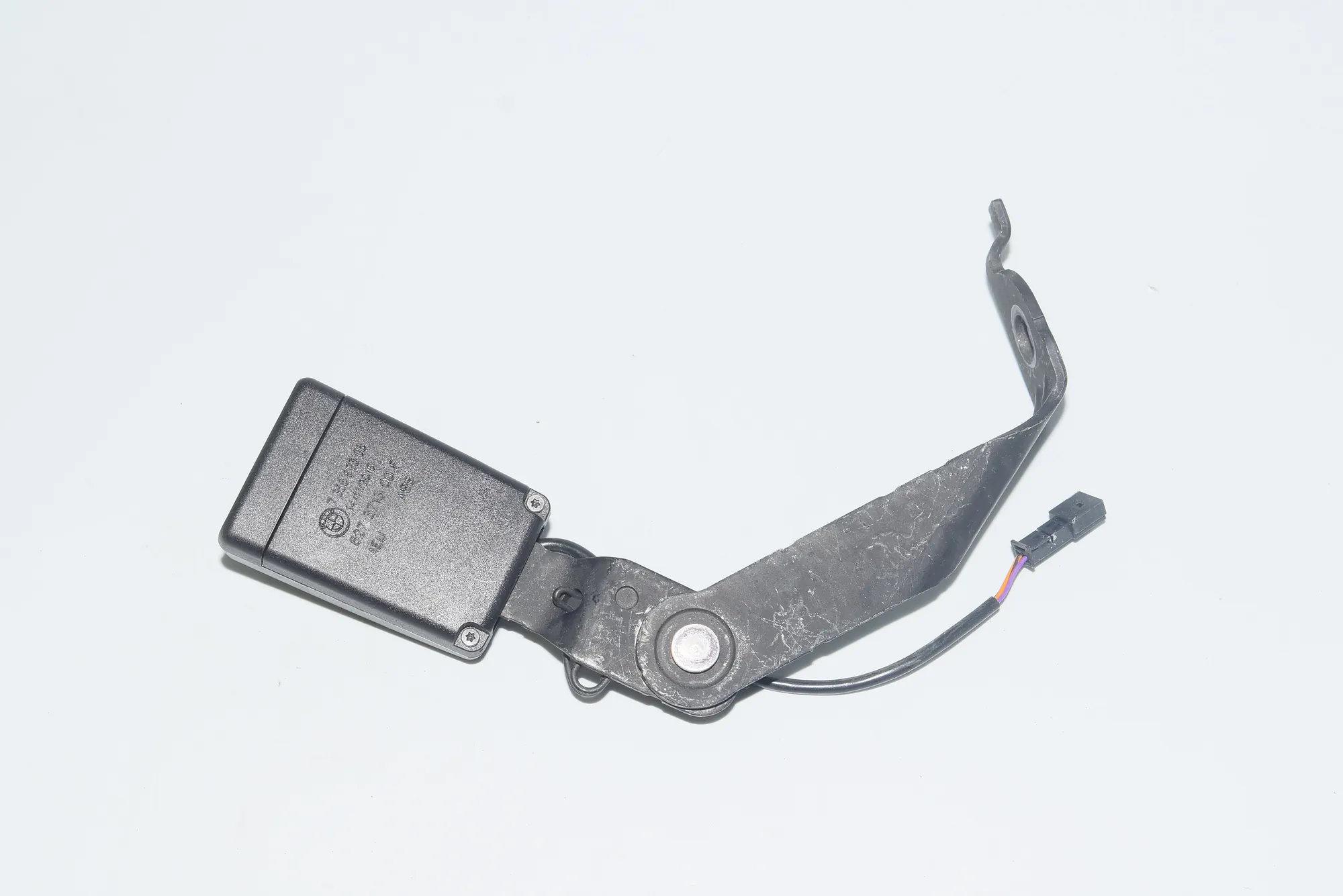 Rear Left Seat Buckle – OEM 7356623 · BMW 7 (G11, G12) BMW 7 (G11, G12) 2015 – 4