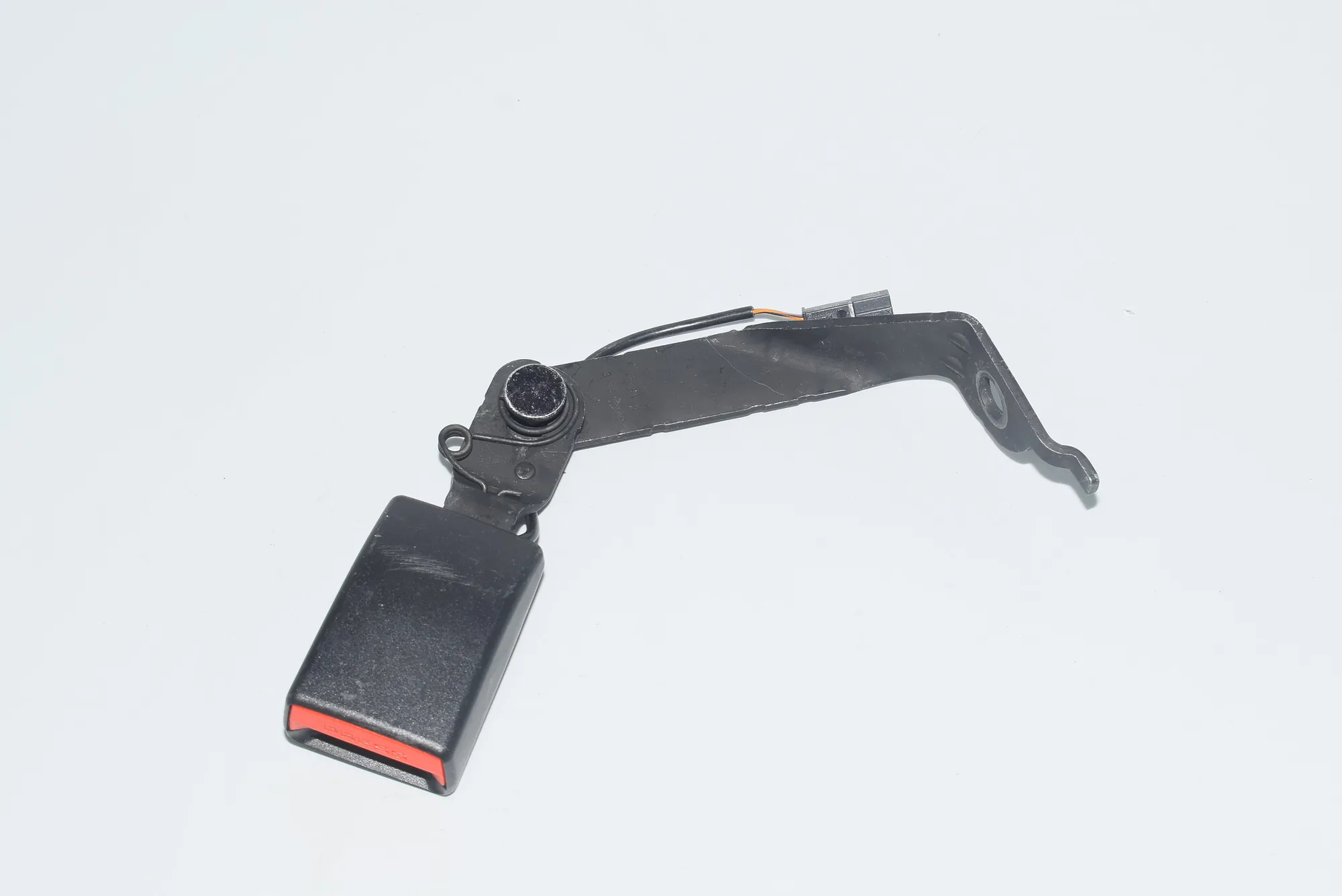 Rear Left Seat Buckle – OEM 7356623 · BMW 7 (G11, G12) BMW 7 (G11, G12) 2015