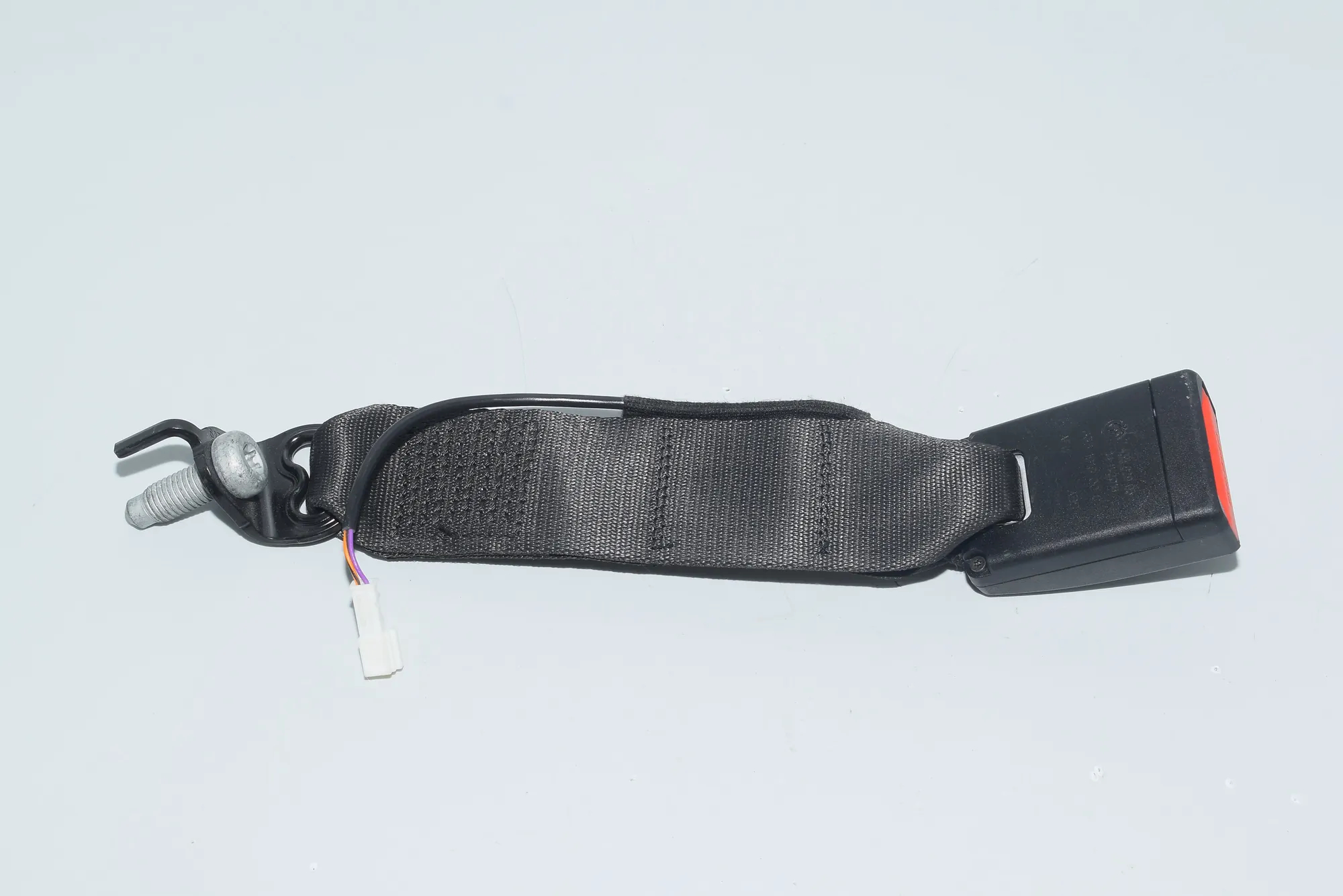 Rear Middle Seat Buckle – OEM 7435929 · BMW 7 (G11, G12) BMW 7 (G11, G12) 2015 – 2