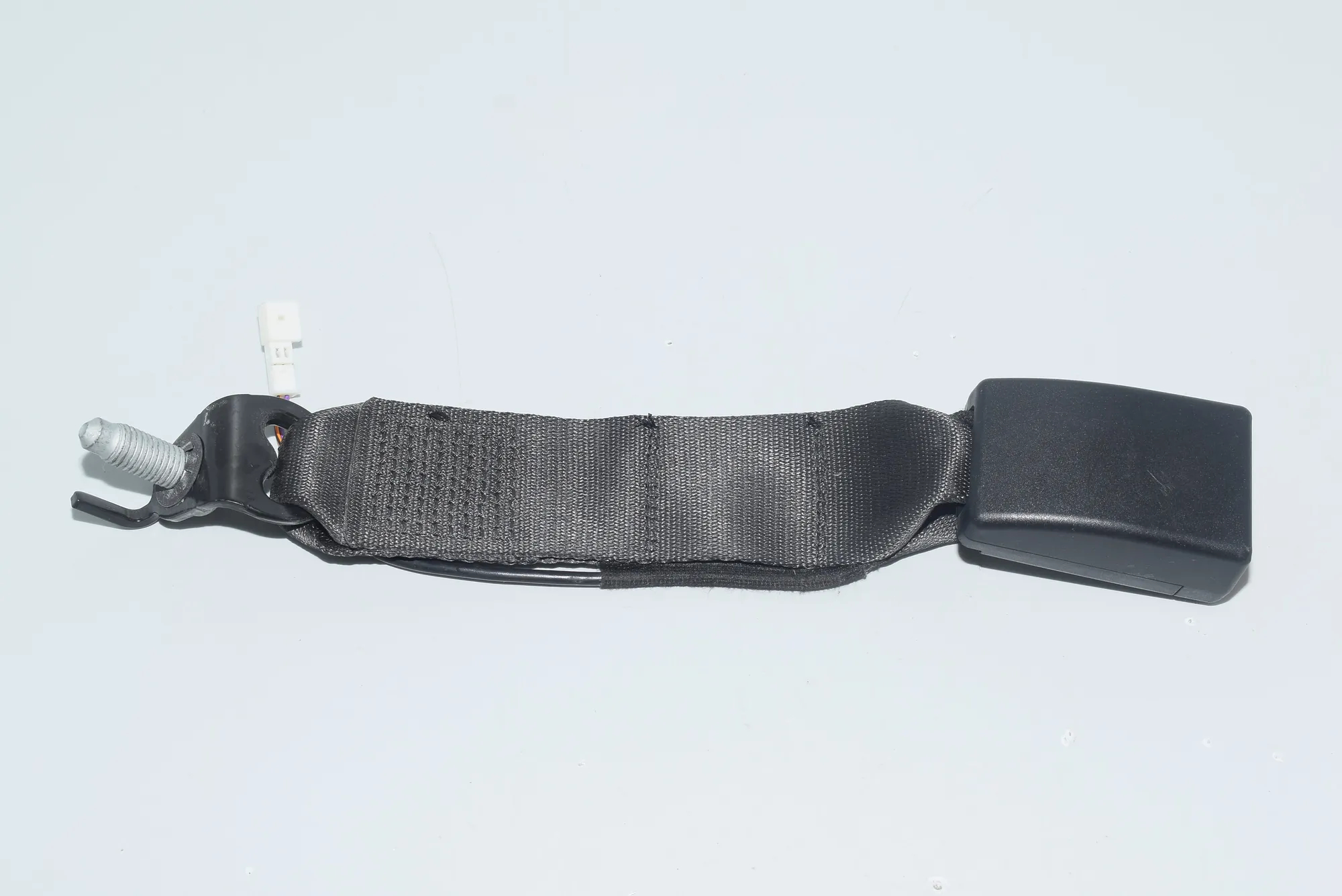 Rear Middle Seat Buckle – OEM 7435929 · BMW 7 (G11, G12) BMW 7 (G11, G12) 2015