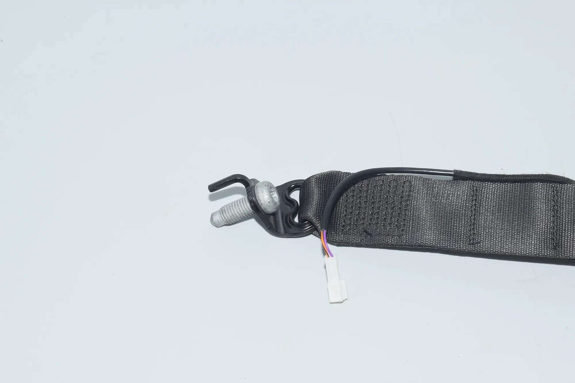Rear Middle Seat Buckle – OEM 7435929 · BMW 7 (G11, G12) BMW 7 (G11, G12) 2015 – 3