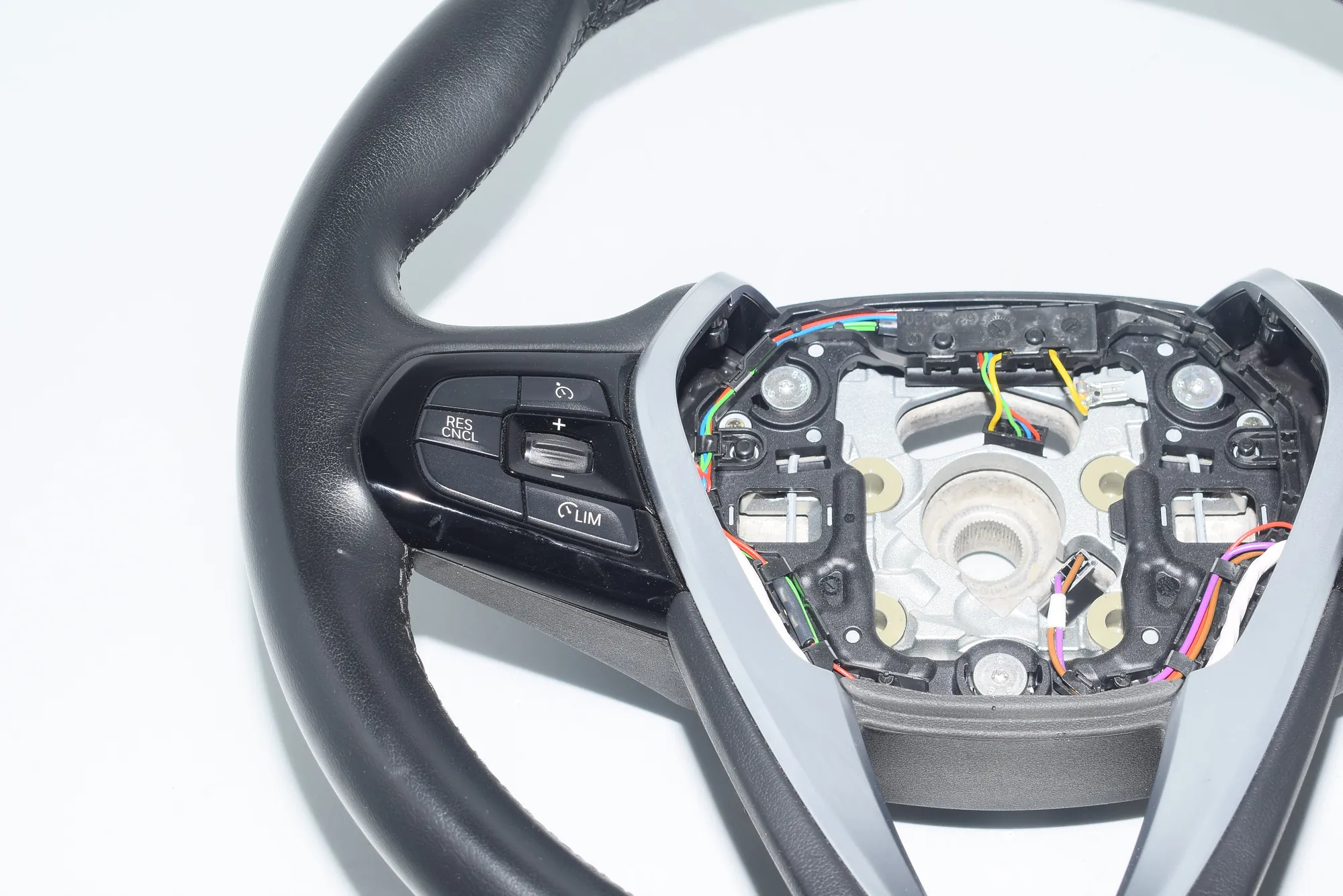 Steering Wheel – OEM NA · BMW 5 (G30) BMW 5 (G30) 2016 – 2
