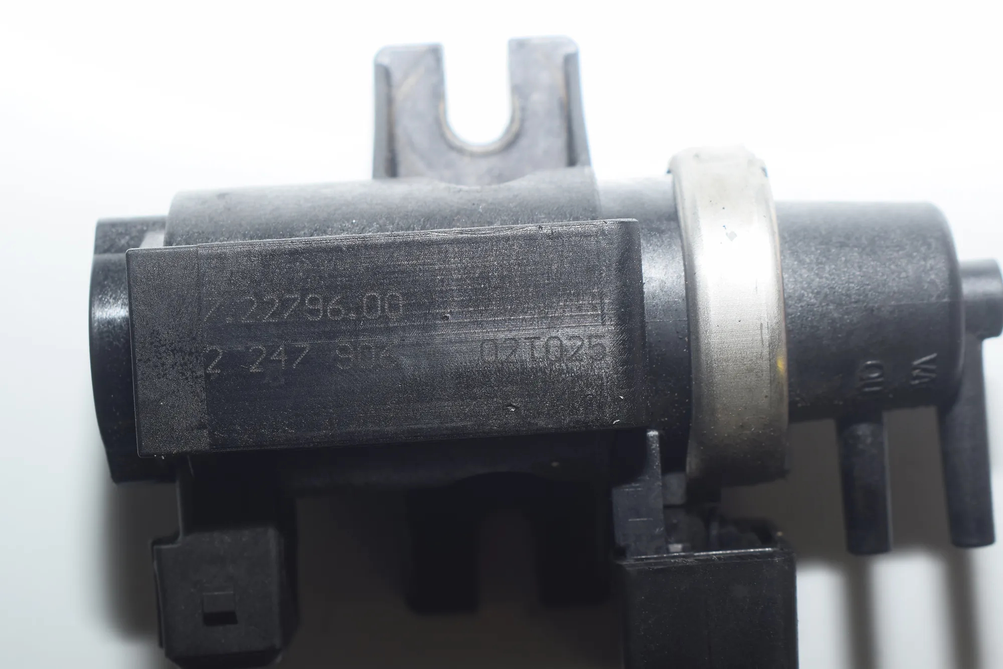 Solenoid Valve – OEM 2247906 · BMW 5 Touring (E39) 525 d 2002 – 6