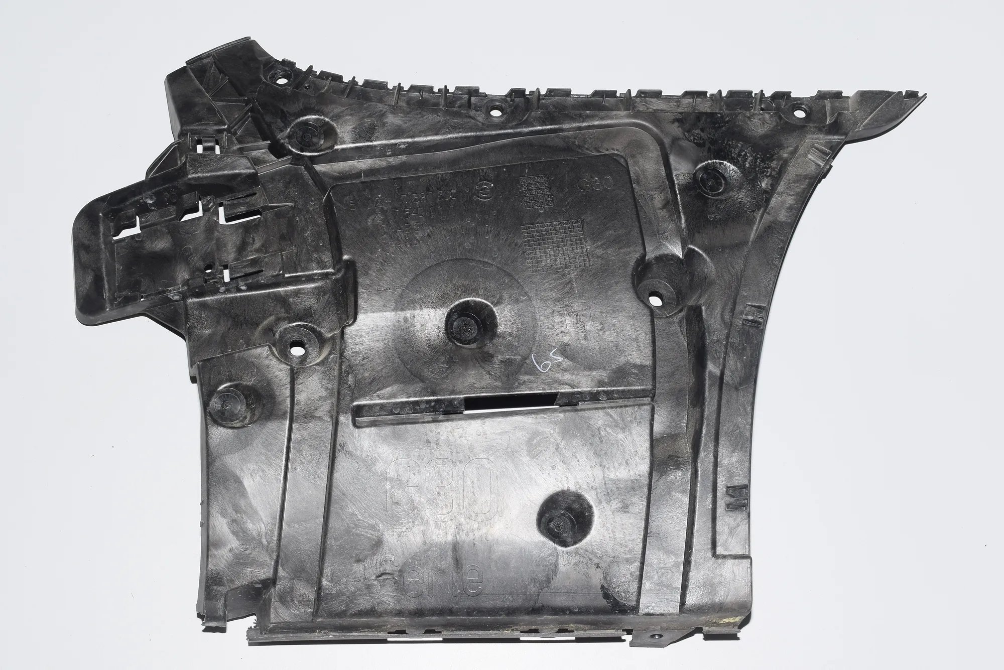 Rear Right Bumper Bracket – OEM 7387300 · BMW 5 (G30) BMW 5 (G30) 2016